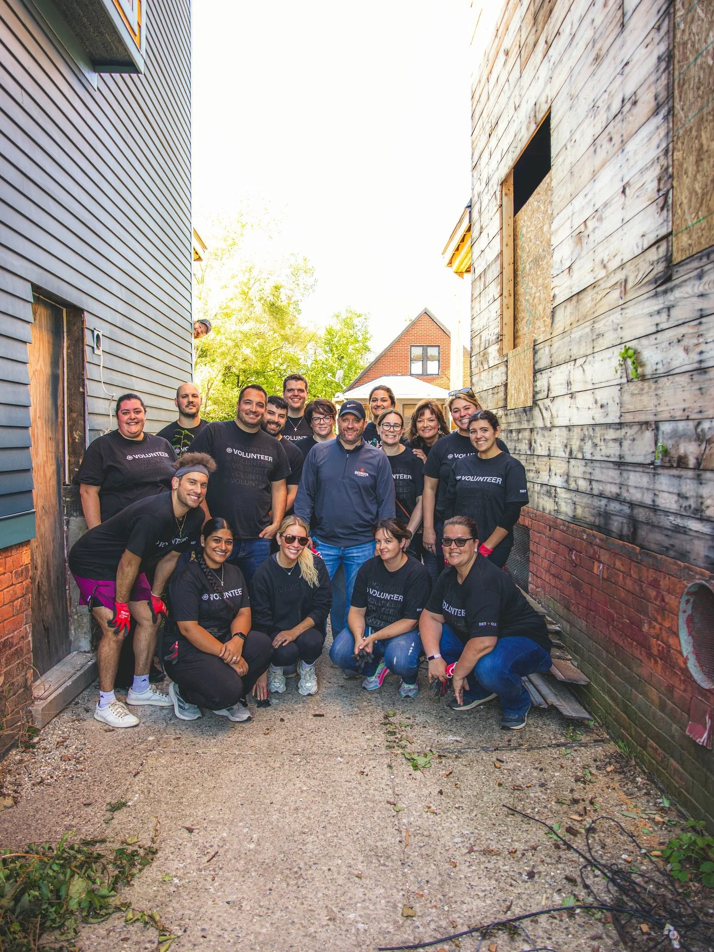 More Tuesday shenanigans with Rocket volunteers earlier today! 
.
.
.
#nwgc #nwgoldberg #community #detroit #rocket #giveback #volunteer #neighborhood
