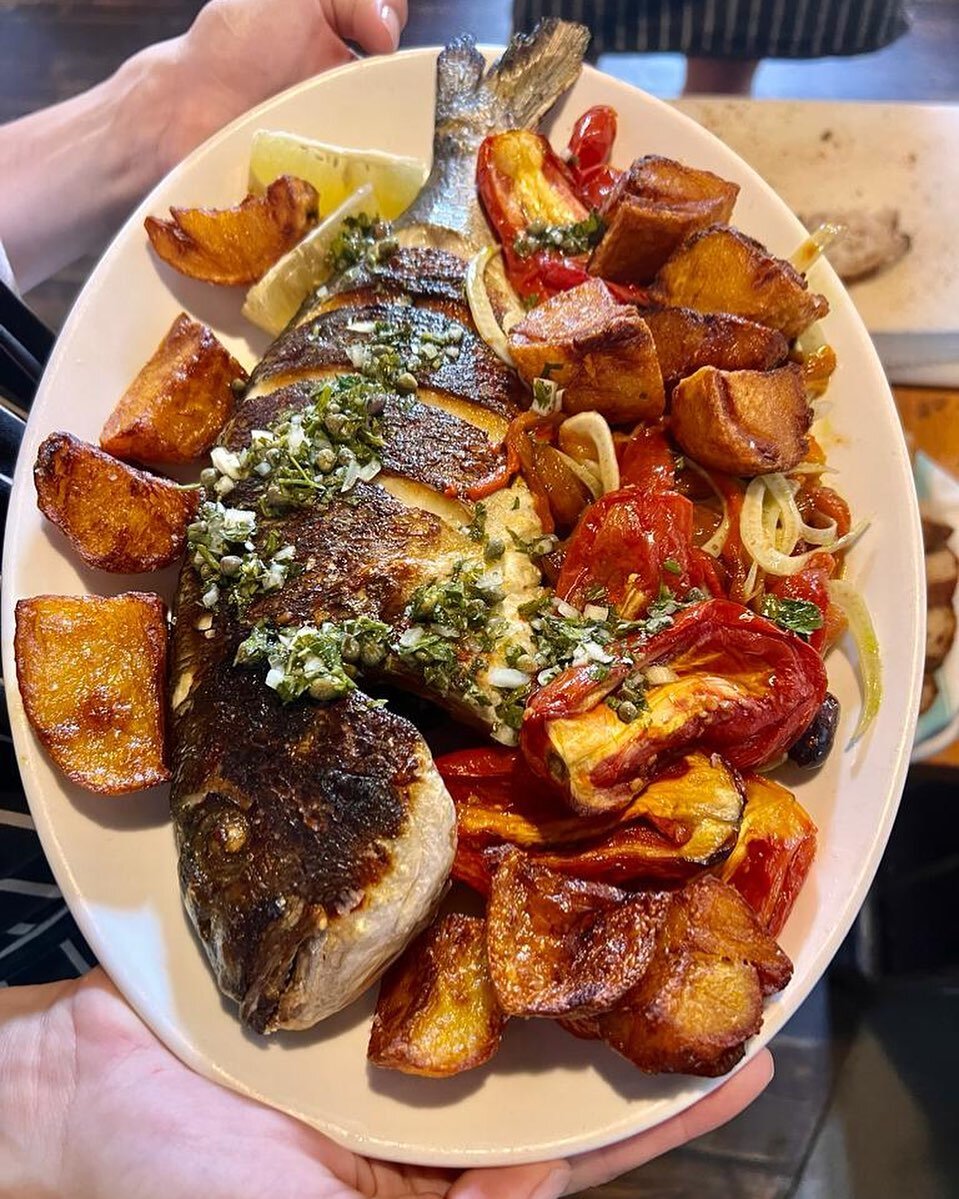 Whole Gilthead bream, tomato, fennel, peppers &amp; saffron potatoes 🐟 

#theclarence #theclarencetavern #stokey #n16