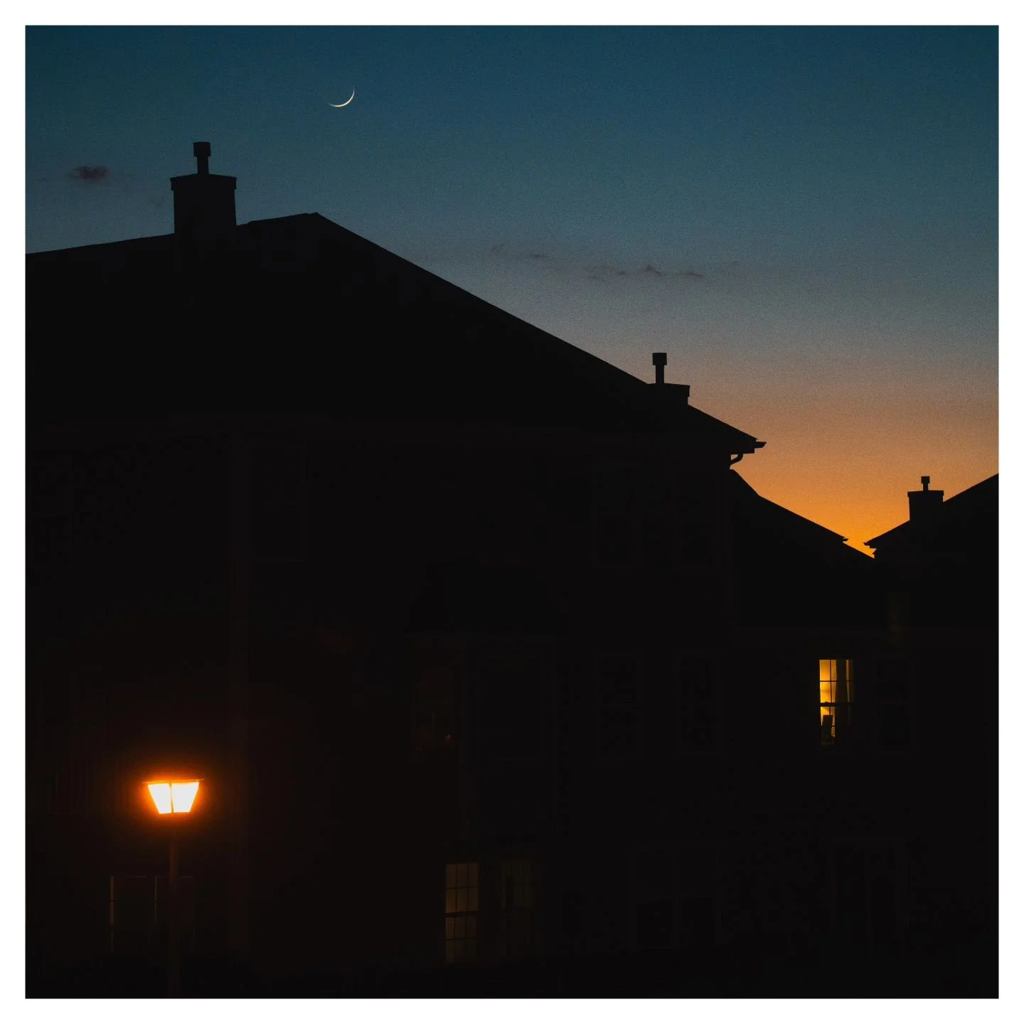 before it awakens the other side,
it sends up a fiery goodbye
and drapes the town in silhouette,
leaving a navy blanket in its wake.

every day it does this,
and every day it's magnificent and marvelous.
how odd to never tire of something so frequent