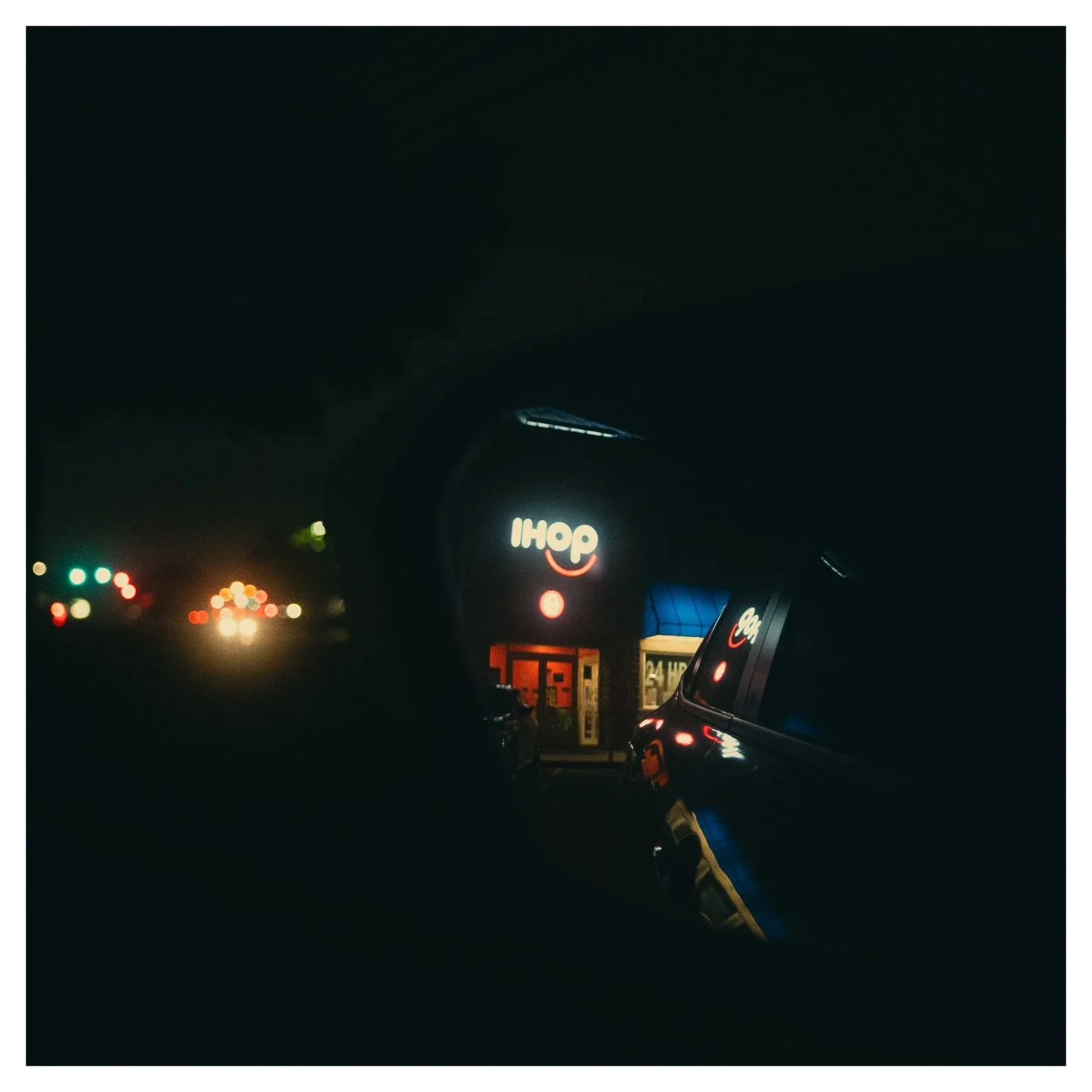 something about late-night diner runs.

who are these like-minded weary travelers, craving pancakes and hash browns at midnight same as you? the hustle and bustle, the forks and knives on ceramic plates, it all sounds familiar, but it feels different