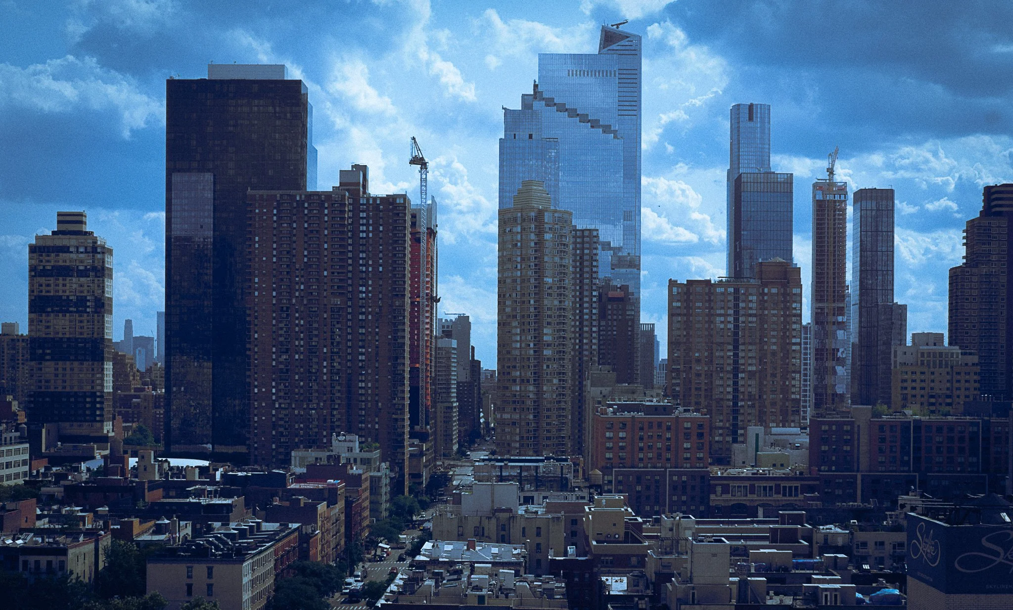 Gotham IV (2023) - Shot on: Fuji XT-4 + FUJINON XF35mmF2 R WR