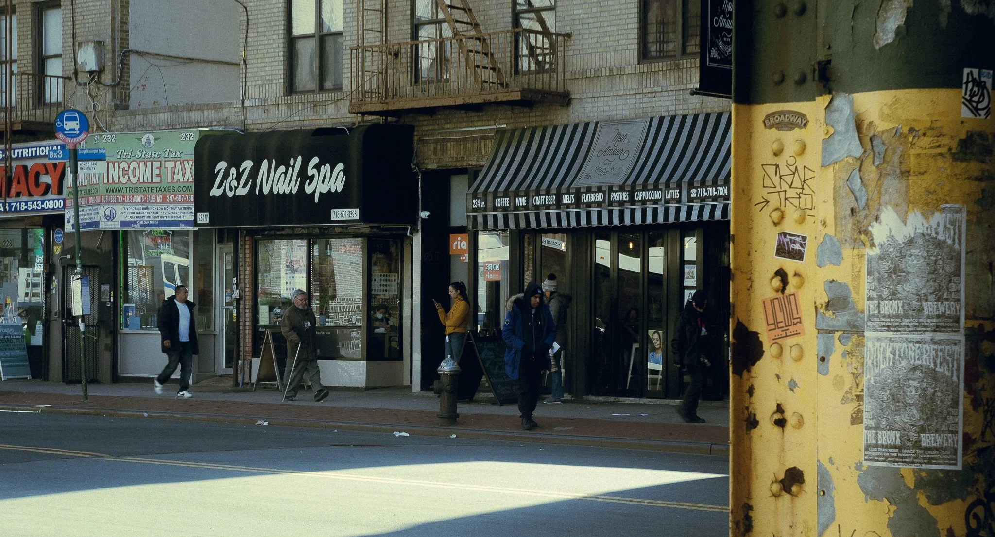 Bus Stop II (2023) - Shot on: Fuji XT-4 + Zeiss Jena Tessar 50mm f2.8