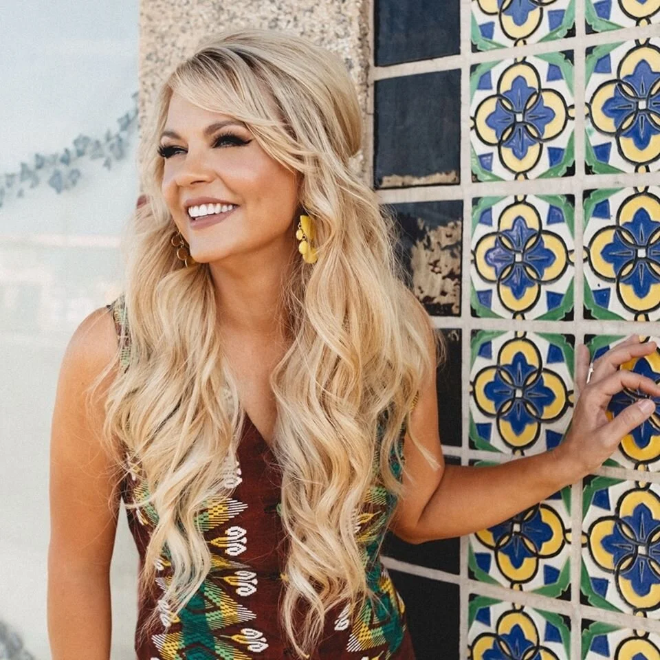 Shari Rowe debuts her heartwarming new single, "The Heavy"