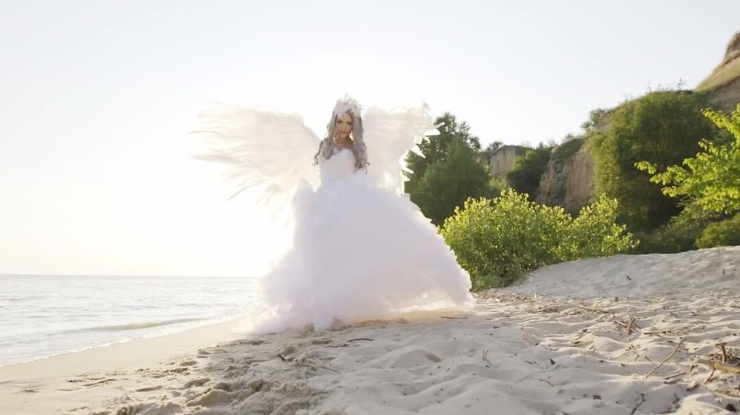 Steven Kronick previews all new original love single and video for "God Is Love"