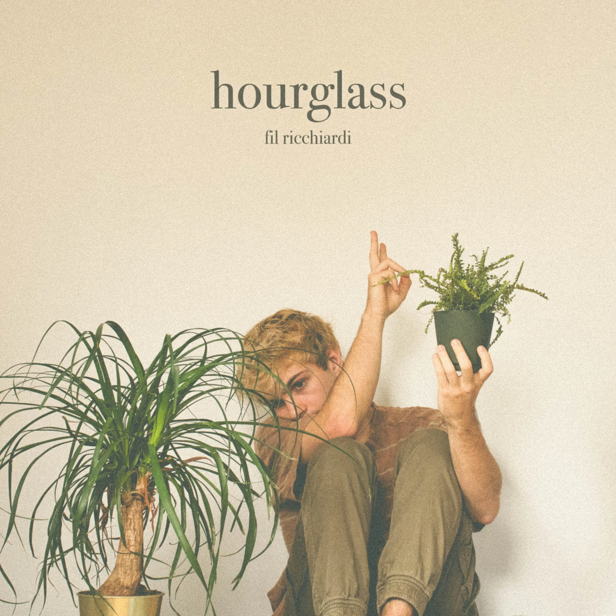 Fil Ricchiardi shares an awe-inspiring stripped back single, "Hourglass"