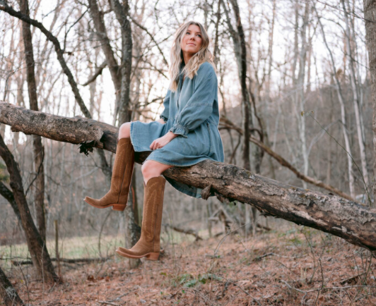 Lora Kelley debuts heartfelt music video for "Mama's Kitchen"