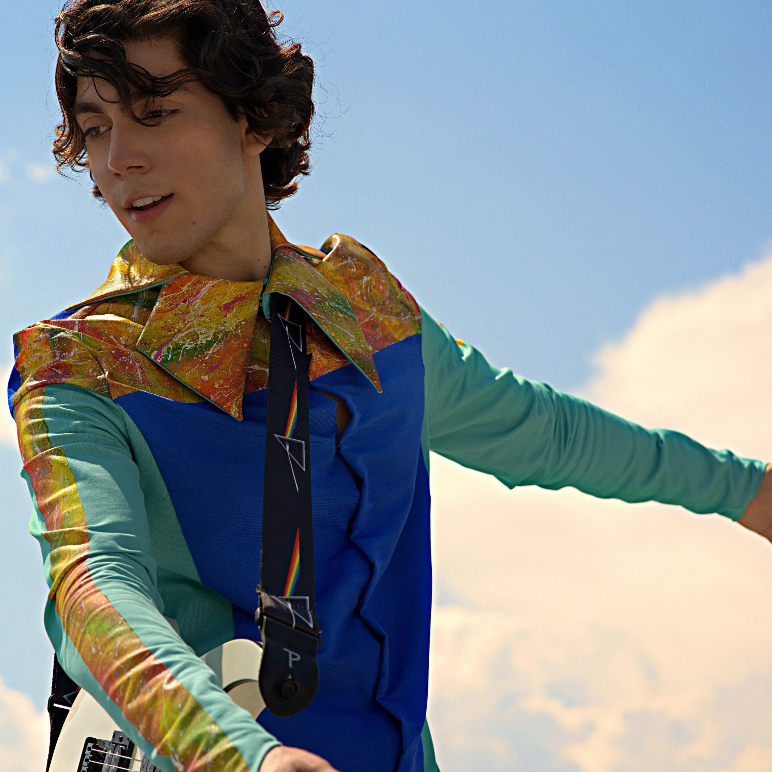 Bobby Páraknight lifts all spirits on new single, "Bathe In Sunshine"