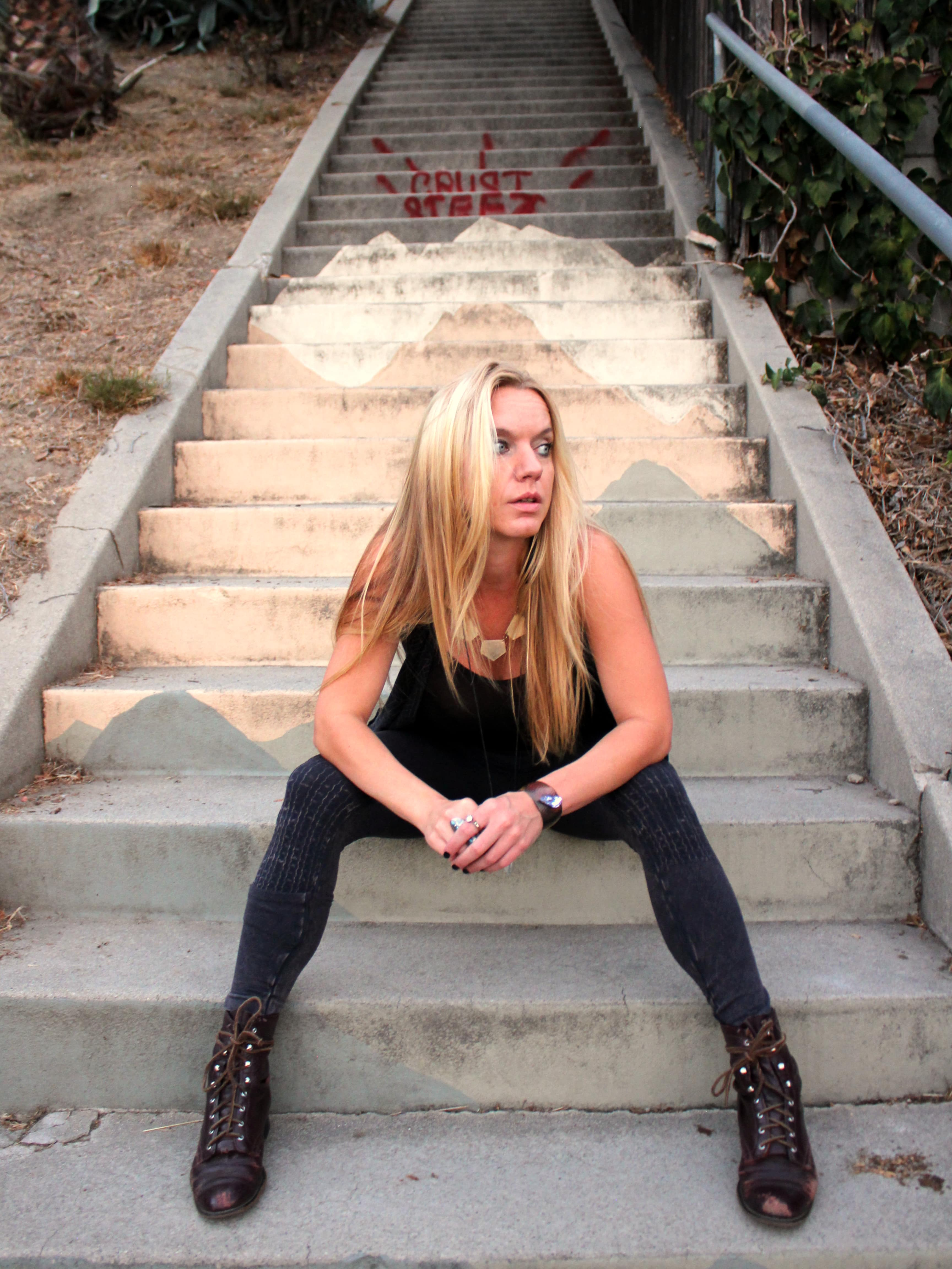 Rebecka Larsdotter creates the complete package on "Tonight"