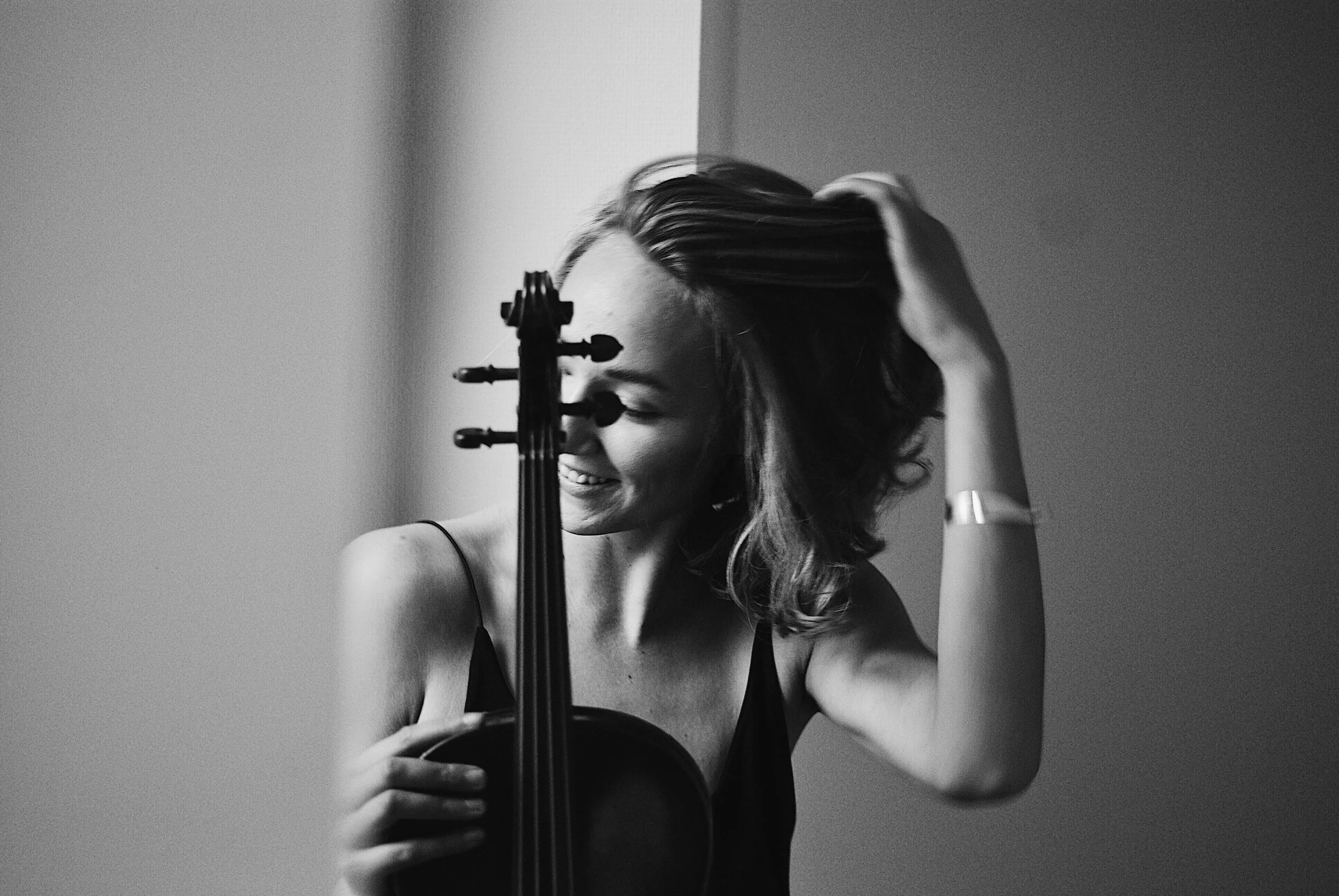 Emmi Maaria shares an awe-inspiring single, "I move deeper wading into the waters"