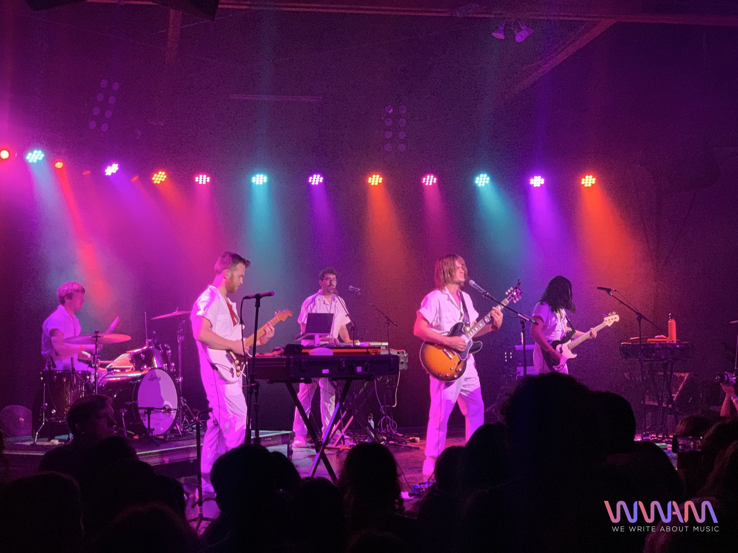 DjoJoeKeeryTheGlassHouse2.JPG