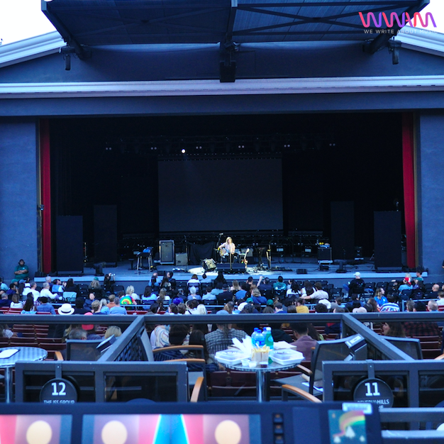 Tim Bernardes Debuts "Mil Coisas Invisíveis" at LA's Greek Theatre