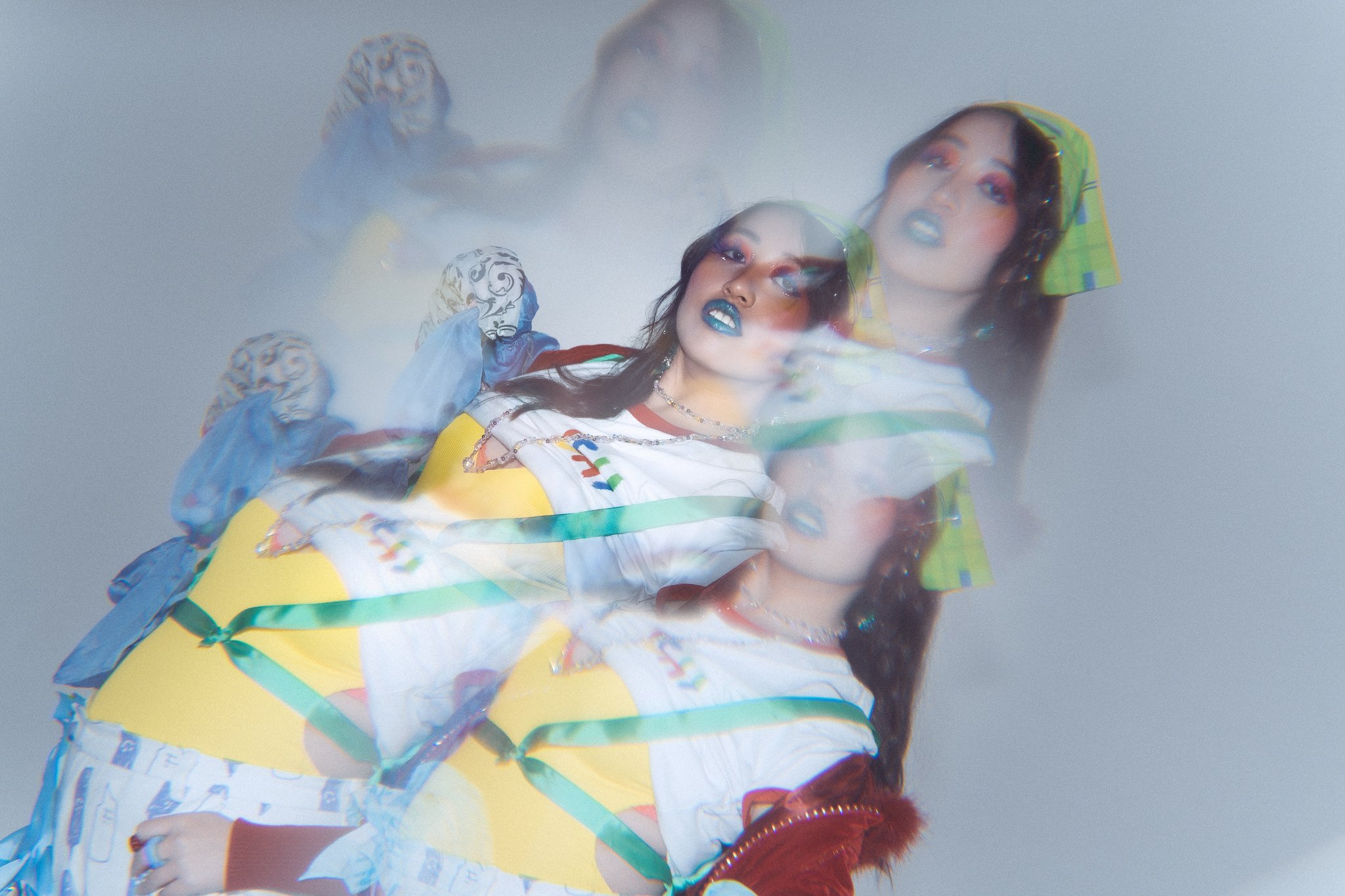 MUNGMUNG sets the mood with a Hip Hop gem, "Internet Friends"