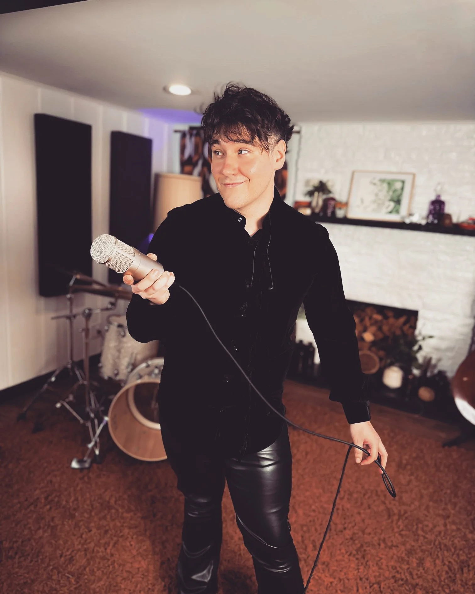 Zac Blackwell shares a spooky ode to heartache with "Séance"