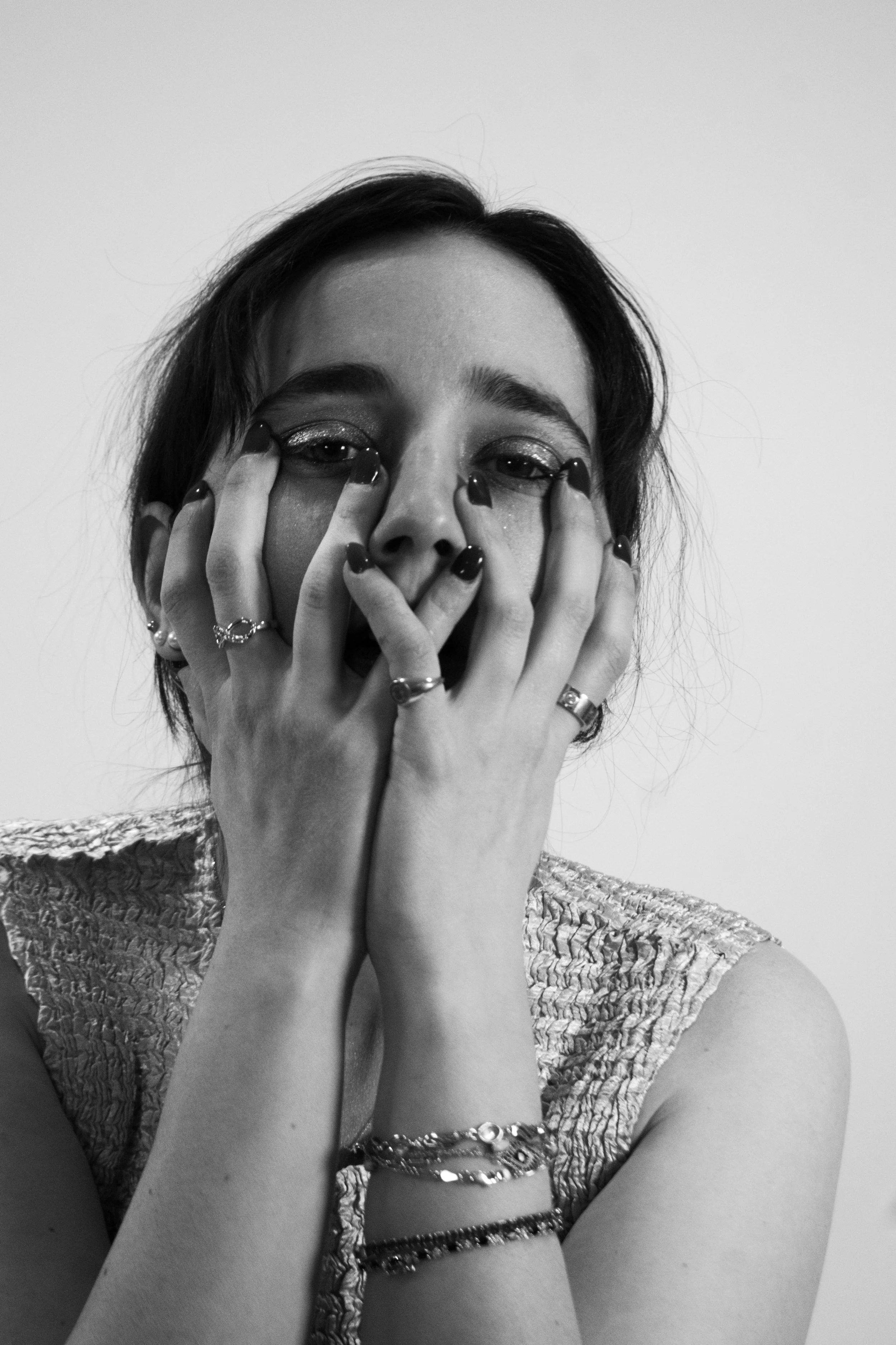 Della Chase's captivating vocals take center stage in "Gone"