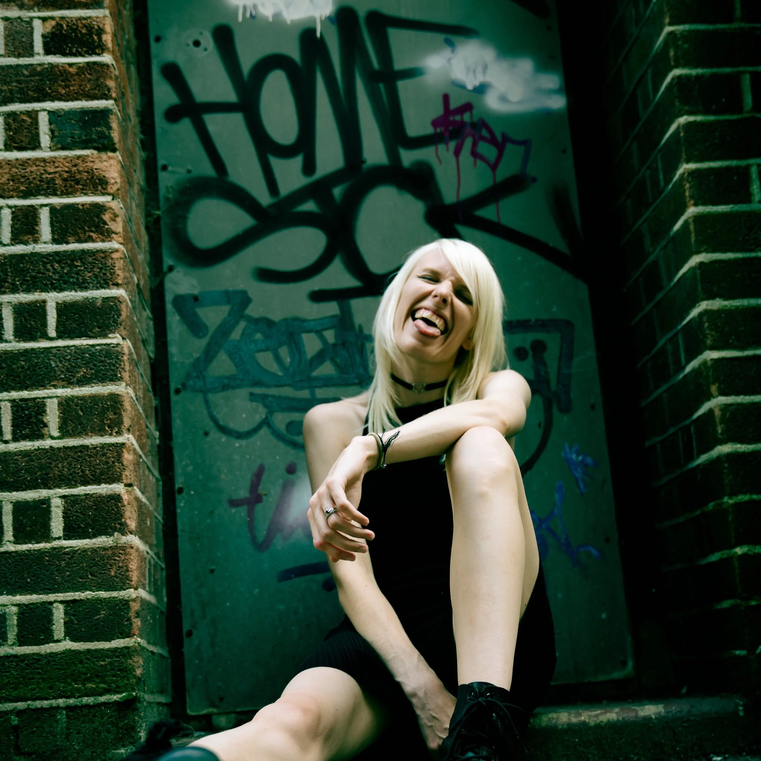 Carley Varley pens an anthemic hit with striking single, "HOMESICK"