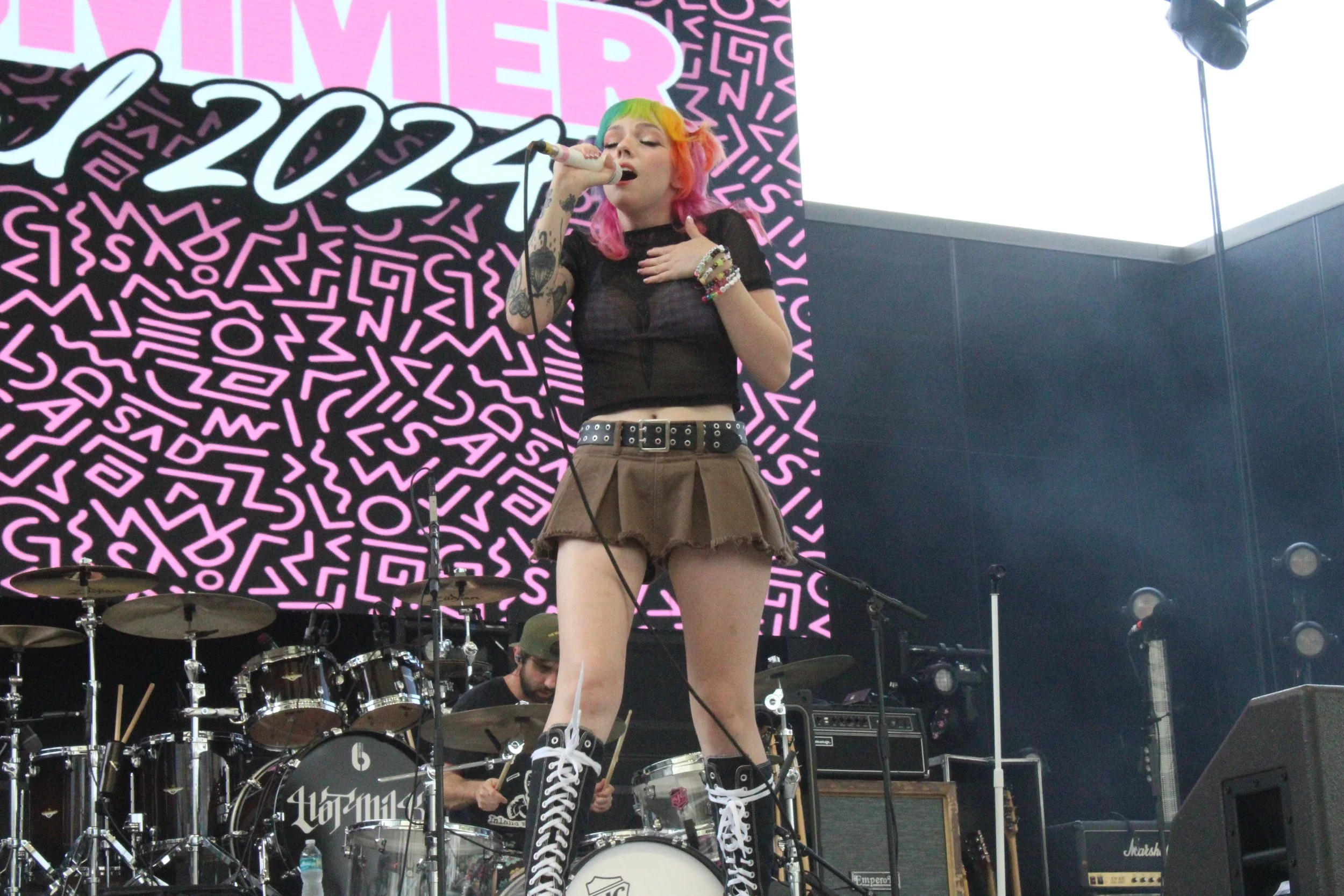 Diva Bleach Opens Sad Summer With A Two-Toned Set