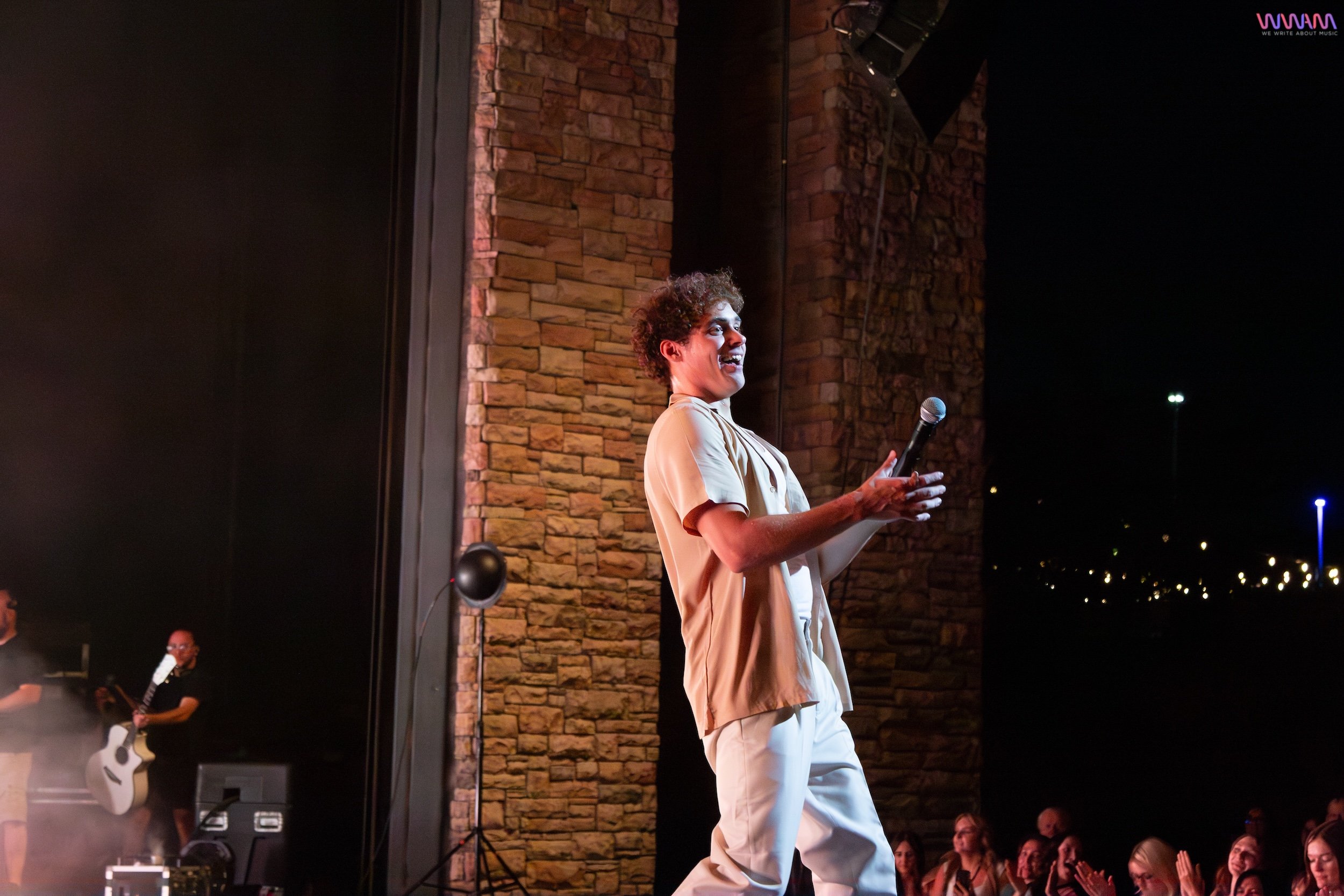 JoshuaBassettSandyAmphitheatre8.jpg