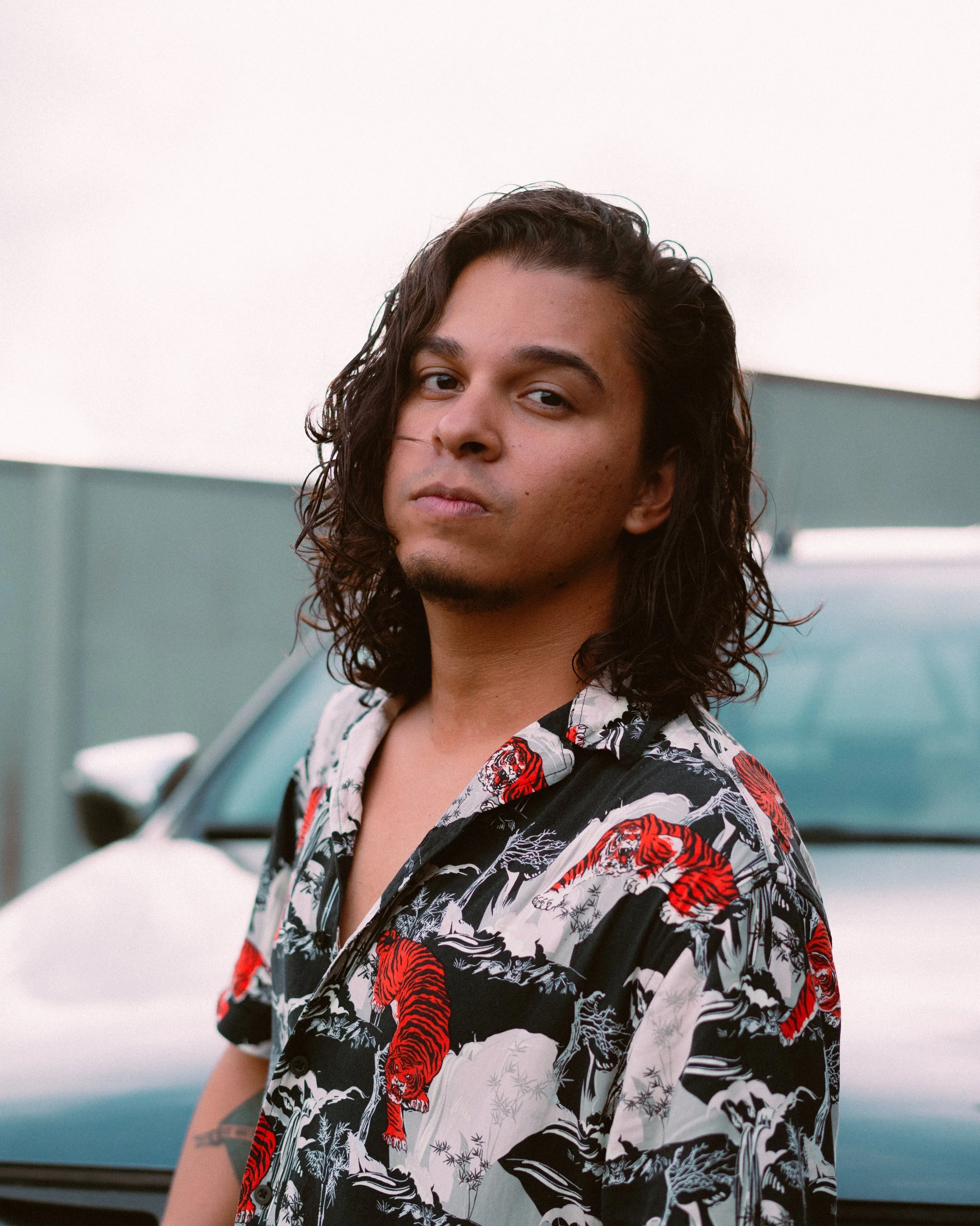 Chris Alfaro effortlessly blends genres on upbeat anthem, "Feel The Night"