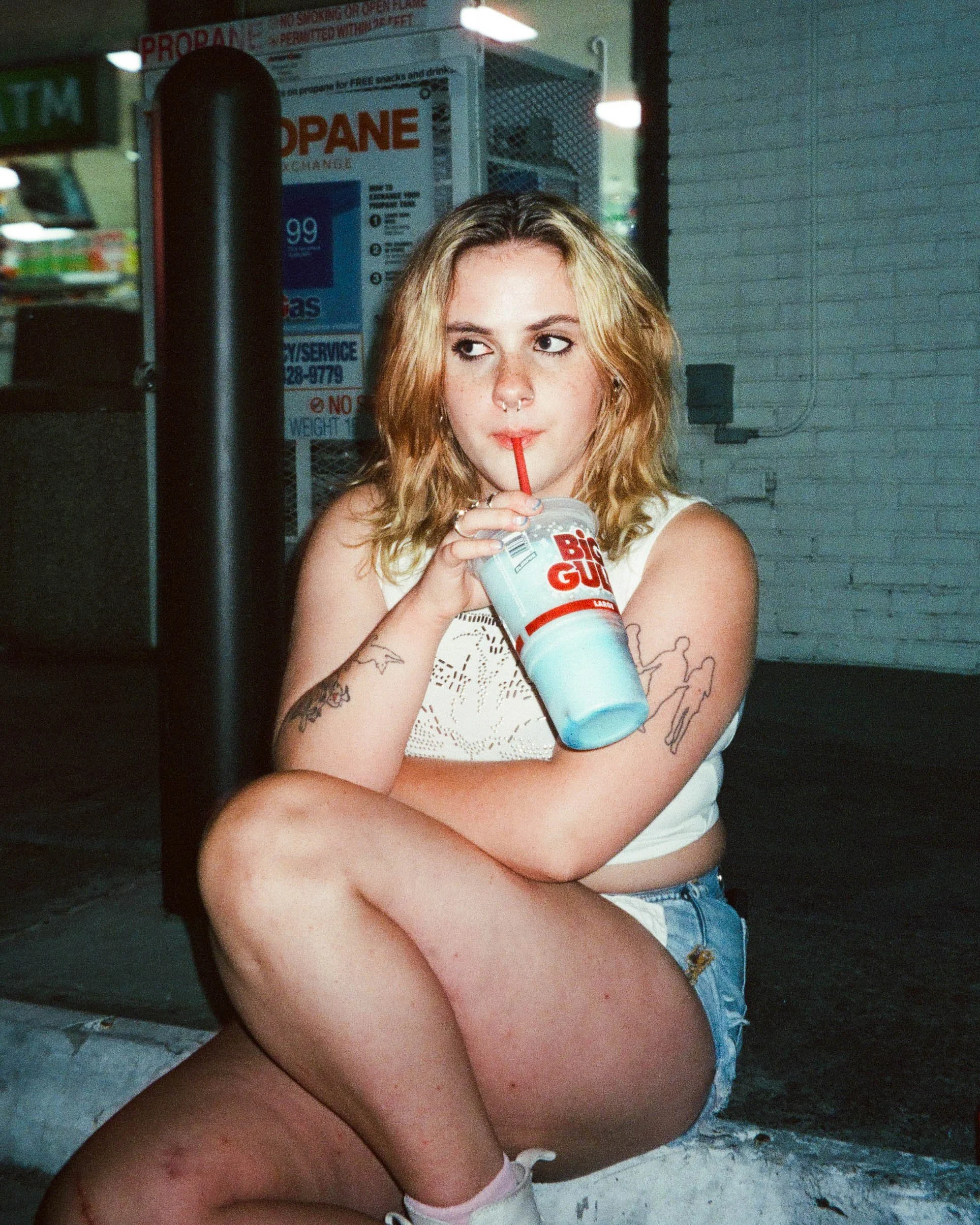 Julianna Joy’s “Goldstar” shines as a daring Pop evolution