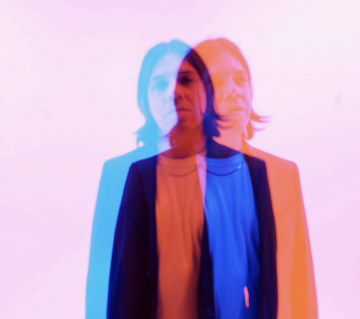 Evan Charles finds light in the gloaming on Indie Pop single, “Echoes at Dawn”