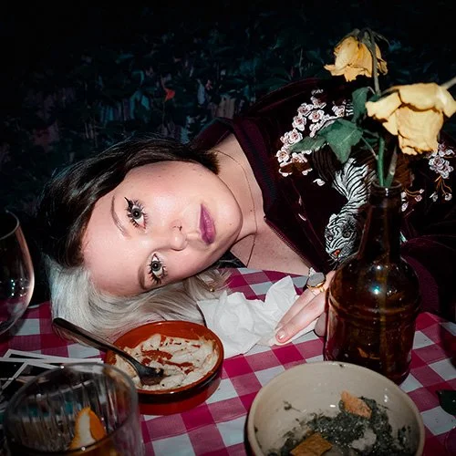 Freya Magee turns heartache into fireworks on “Forget Yourself Not”