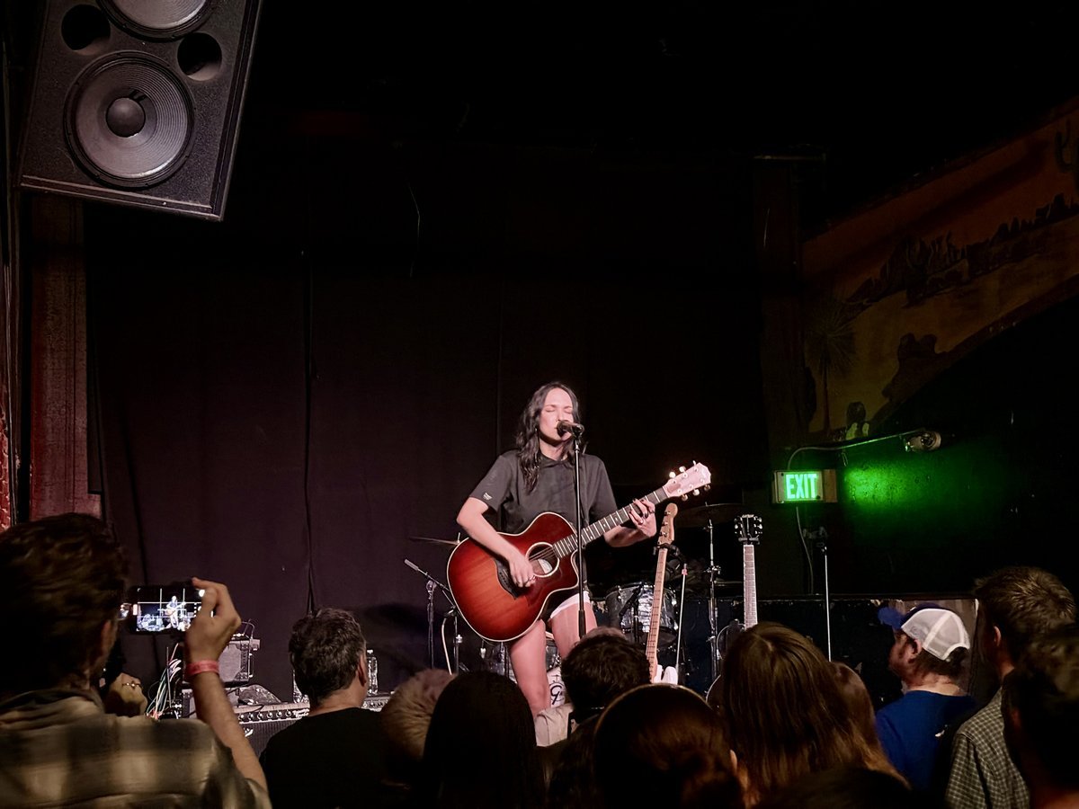 upsahl-acoustic-guitar-the-smell-los-angeles-2026.jpg