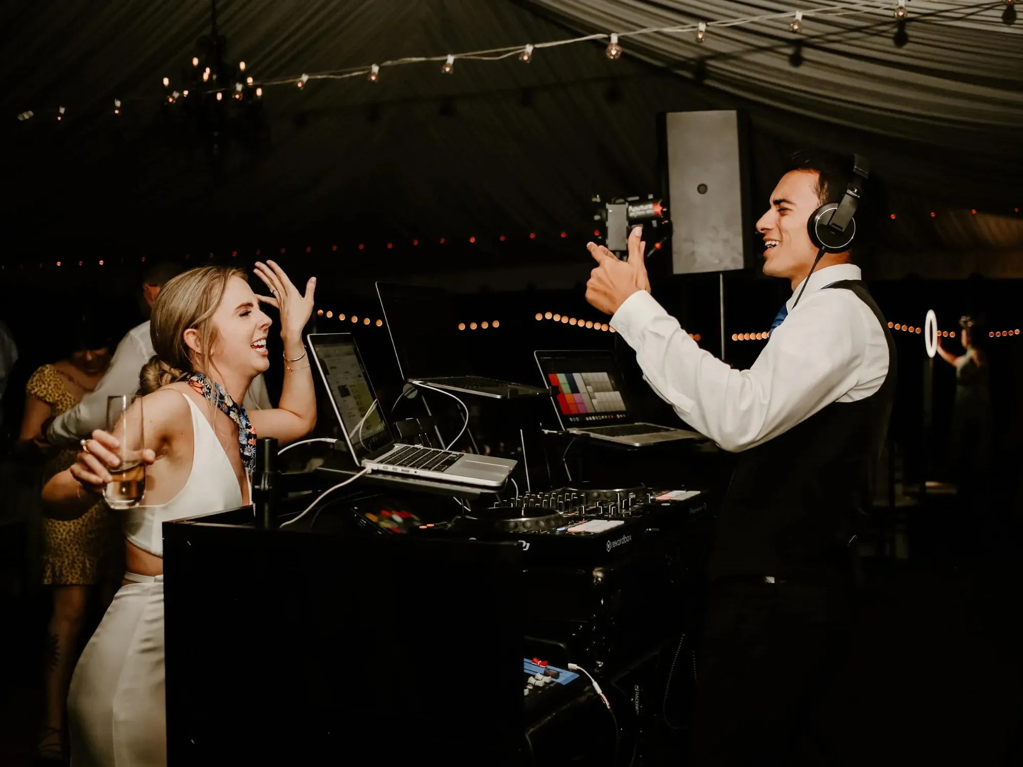 Great Wedding dance floors: How DJs keep everyone moving