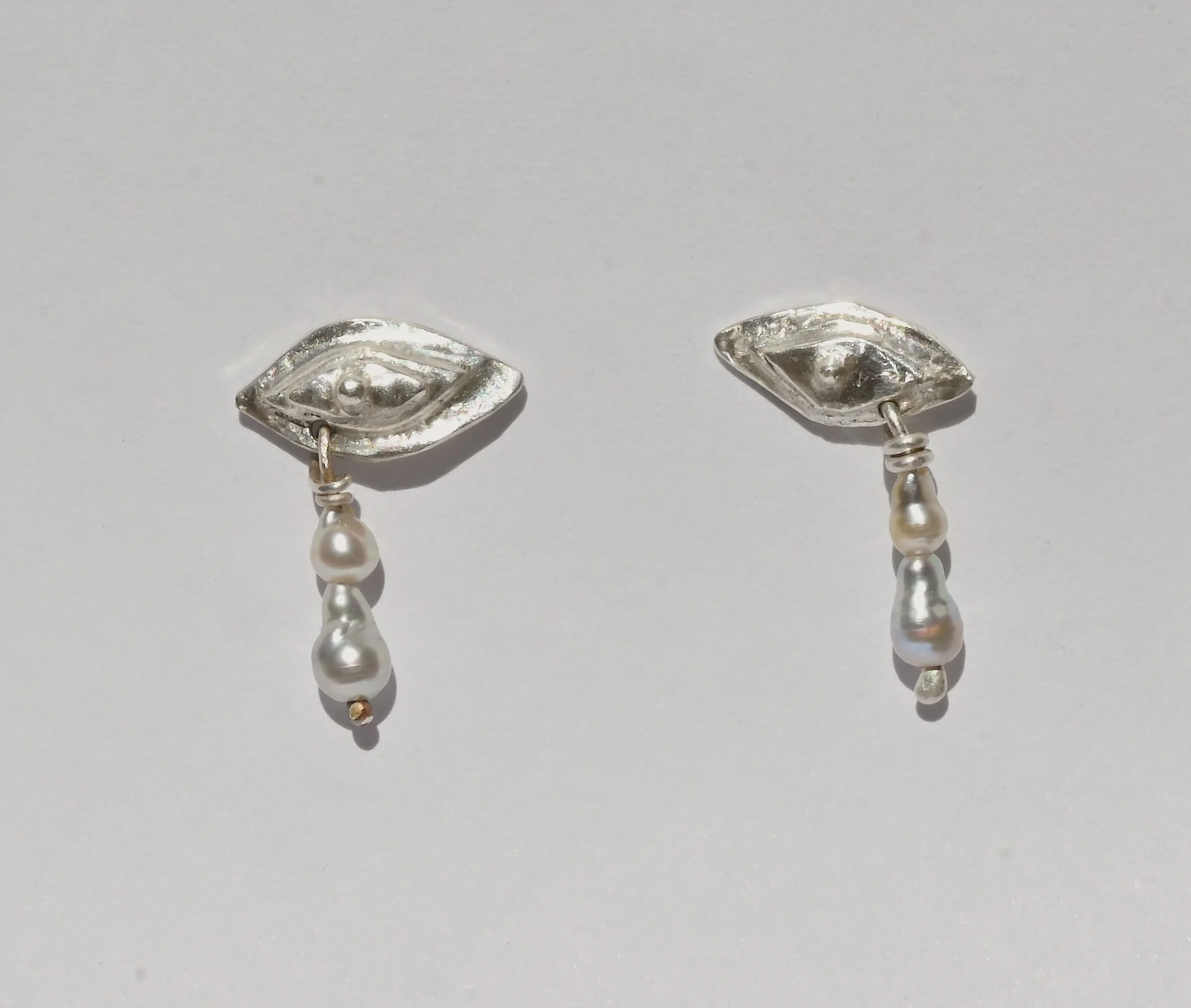 CRYING Pearl Studs