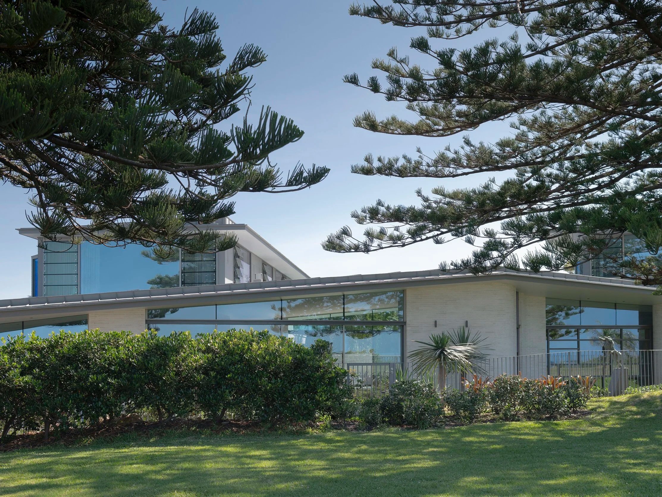 WHITE ROCK HOUSE II