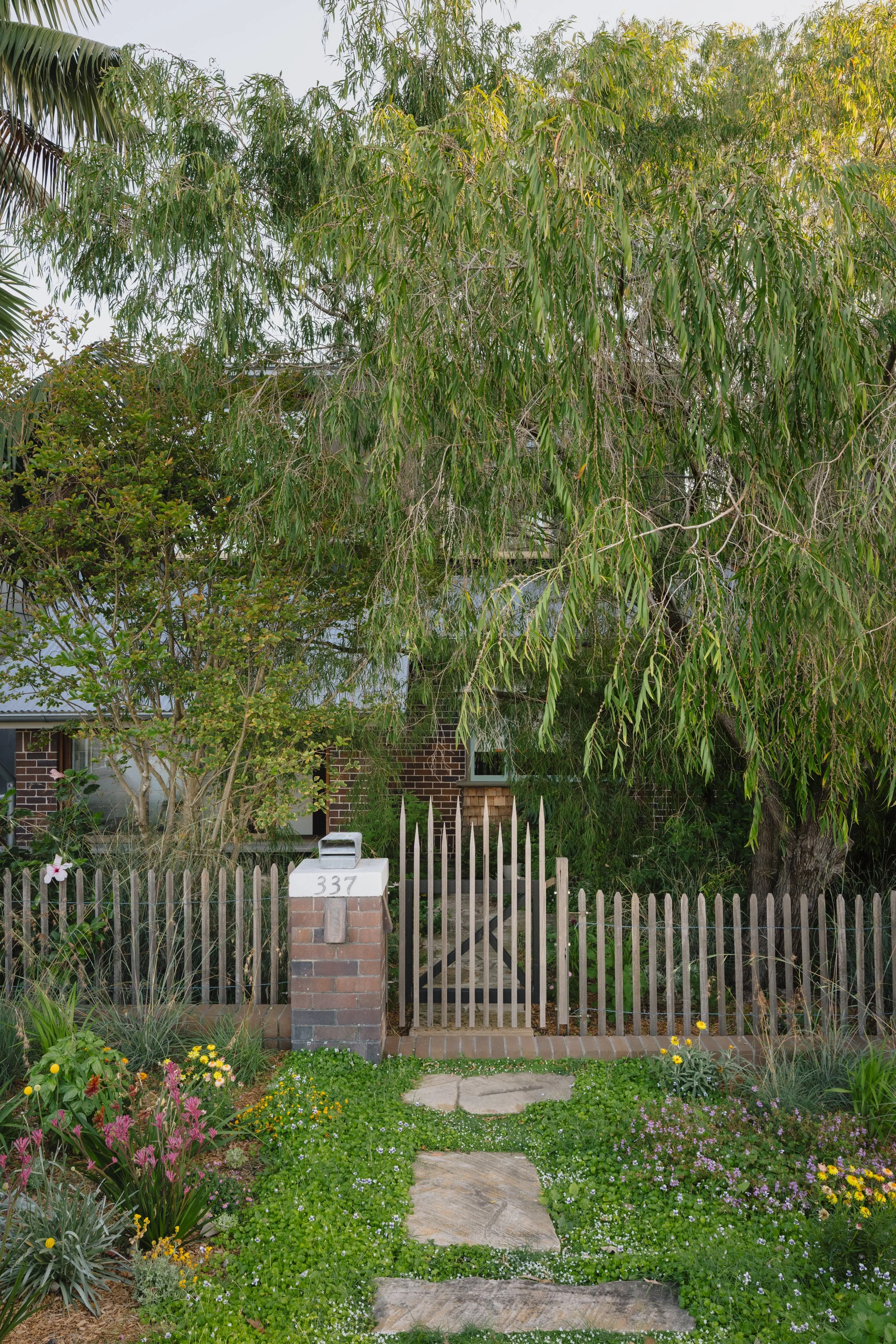 02_10949-resaltsadds_RainbowHouse_VirginiaKerridgeArchitect_ClintonWeaver.jpg