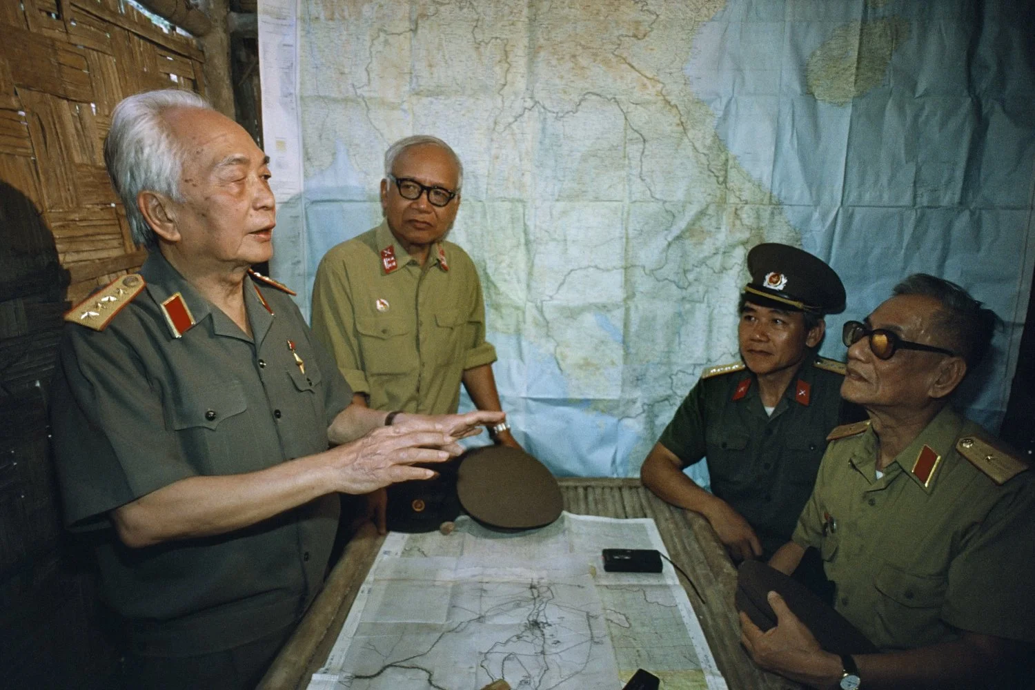 GENERAL GIAP DESCRIBES DIEN BIEN PHU STRATEGY, 1994