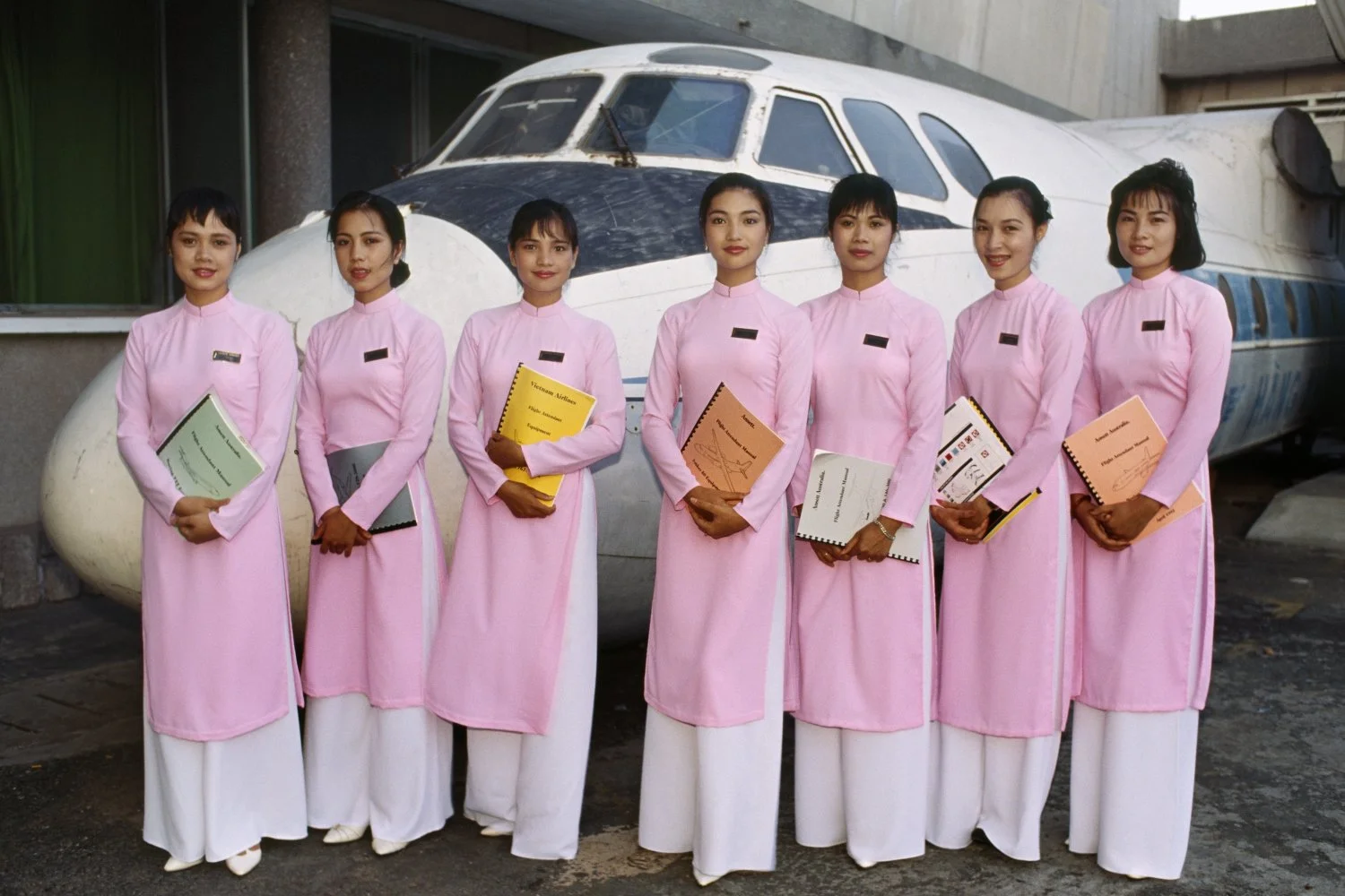 VIETNAM AIRLINES, NEW STEWARDESS SCHOOL