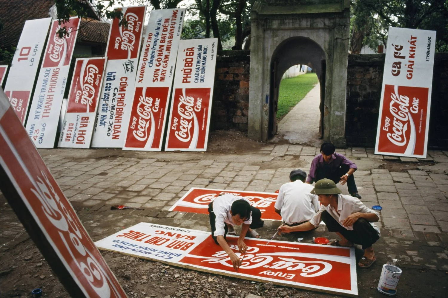 COCO COLA COMES TO VIETNAM, 1994