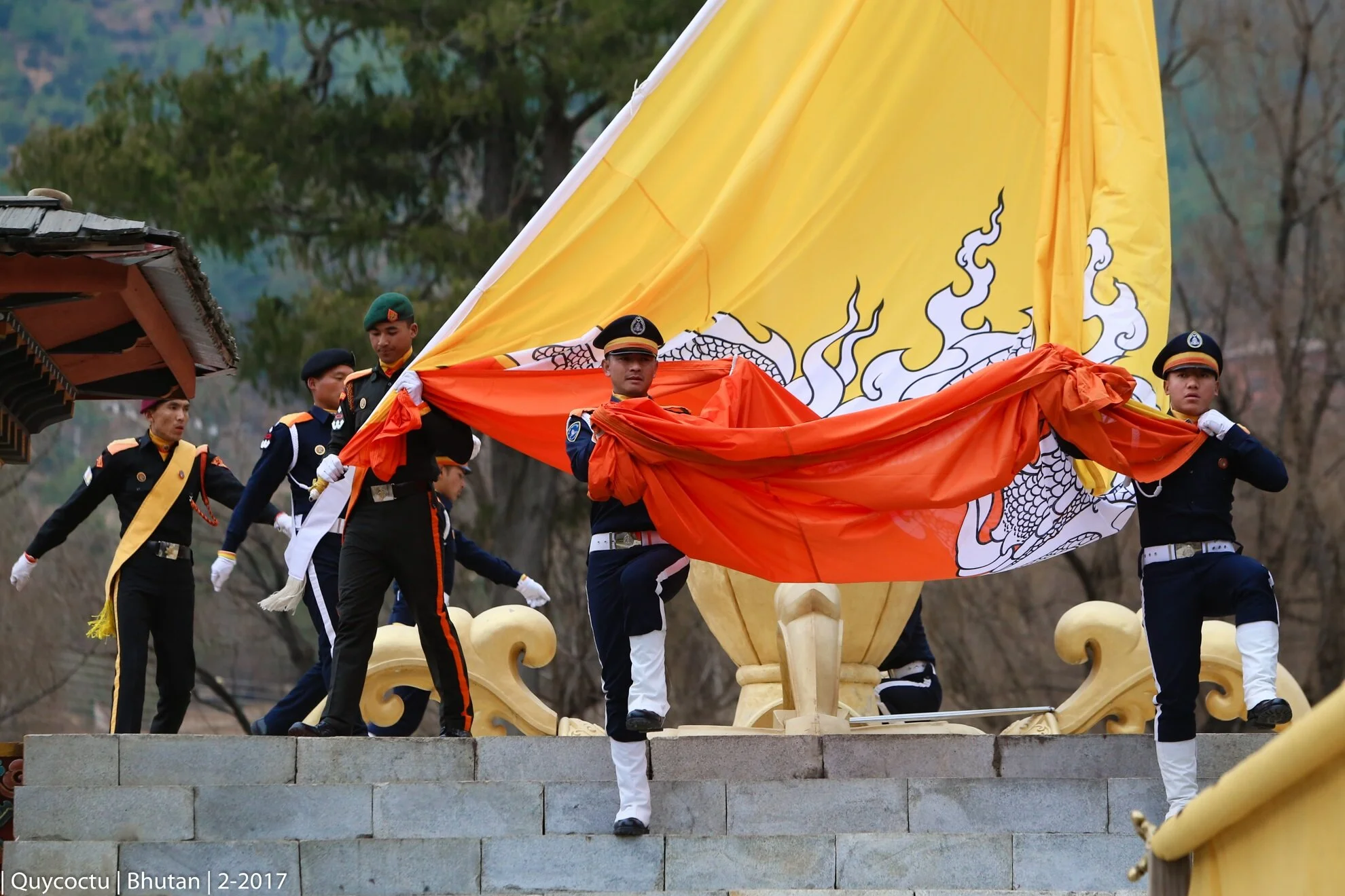 Bhutan - Nghi thức hạ cờ độc đáo ở cung điện hoàng gia Bhutan ...