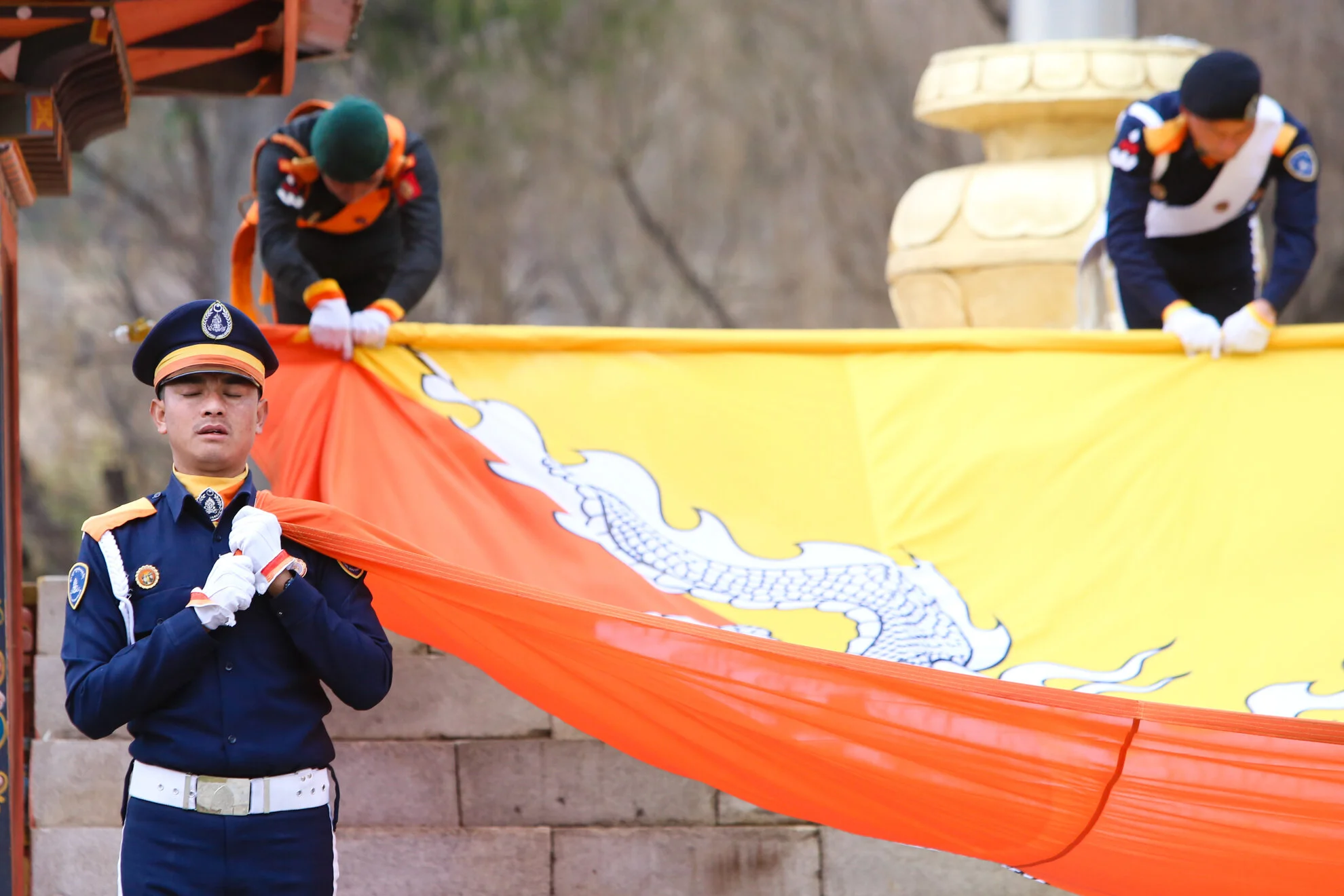 Bhutan - Nghi thức hạ cờ độc đáo ở cung điện hoàng gia Bhutan ...