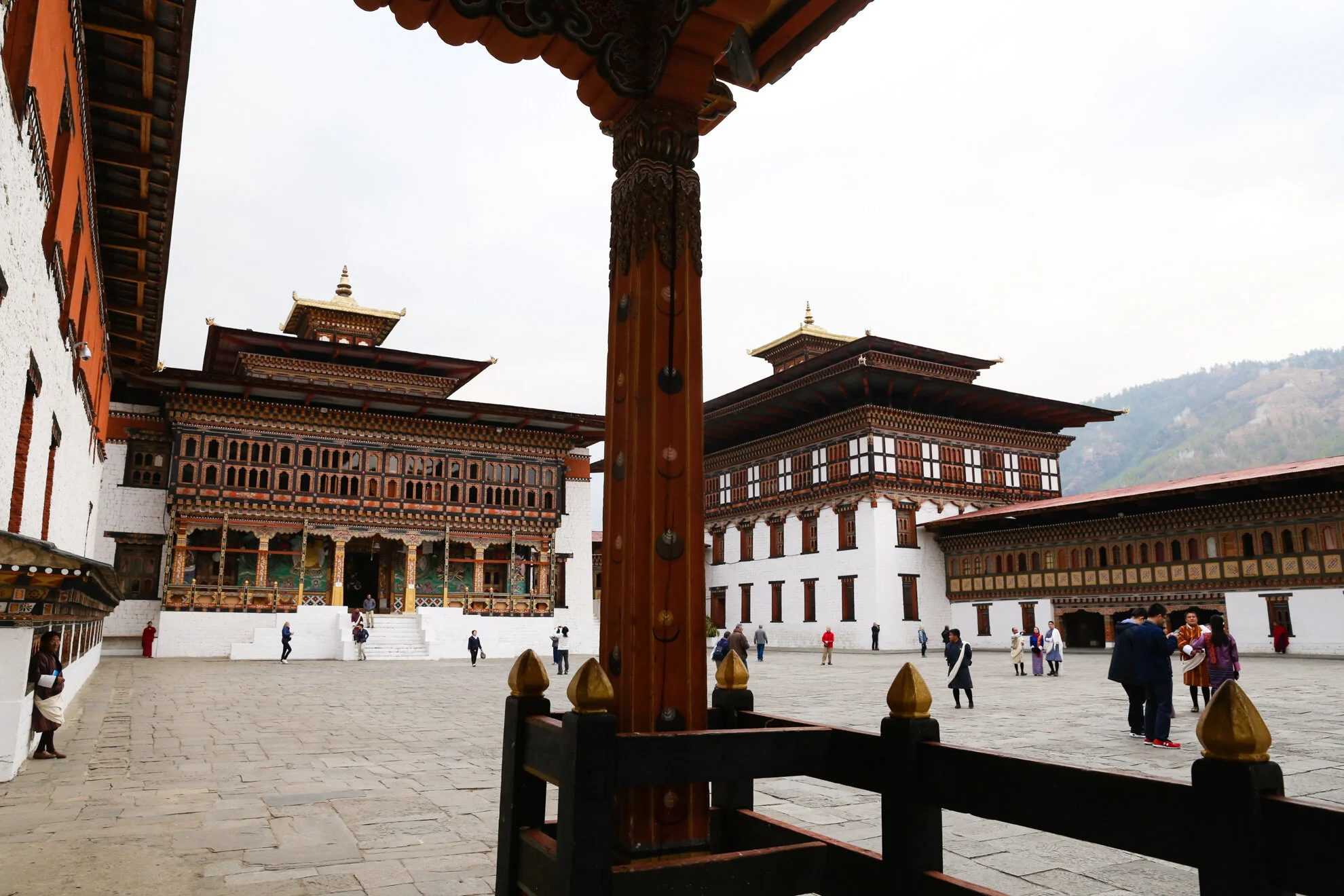 Bhutan - Nghi thức hạ cờ độc đáo ở cung điện hoàng gia Bhutan ...