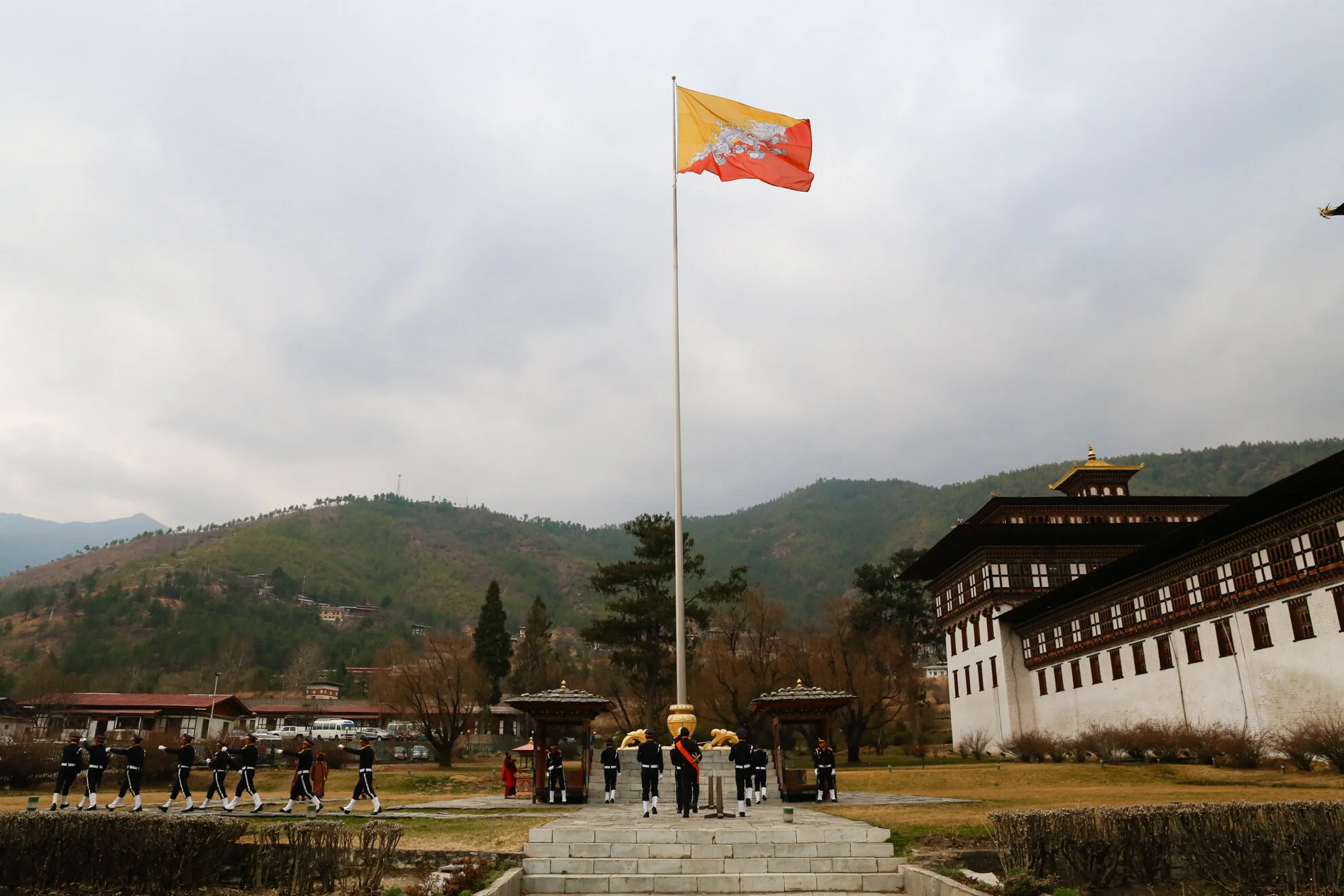 Bhutan - Nghi thức hạ cờ độc đáo ở cung điện hoàng gia Bhutan ...
