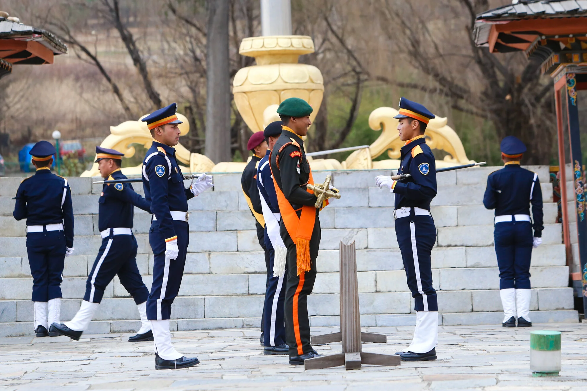 Bhutan - Nghi thức hạ cờ độc đáo ở cung điện hoàng gia Bhutan ...