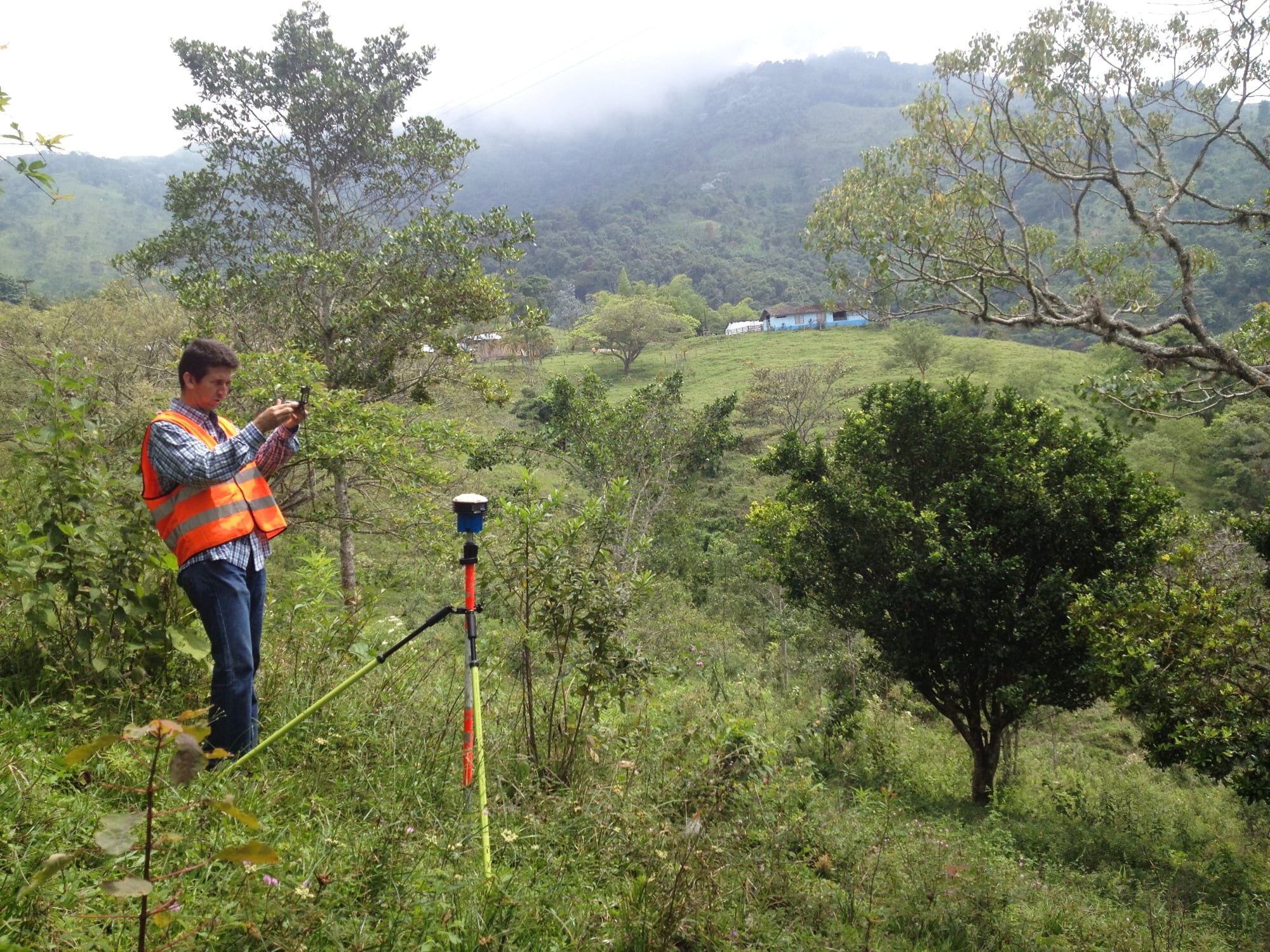 land-surveyor-colombia.jpg
