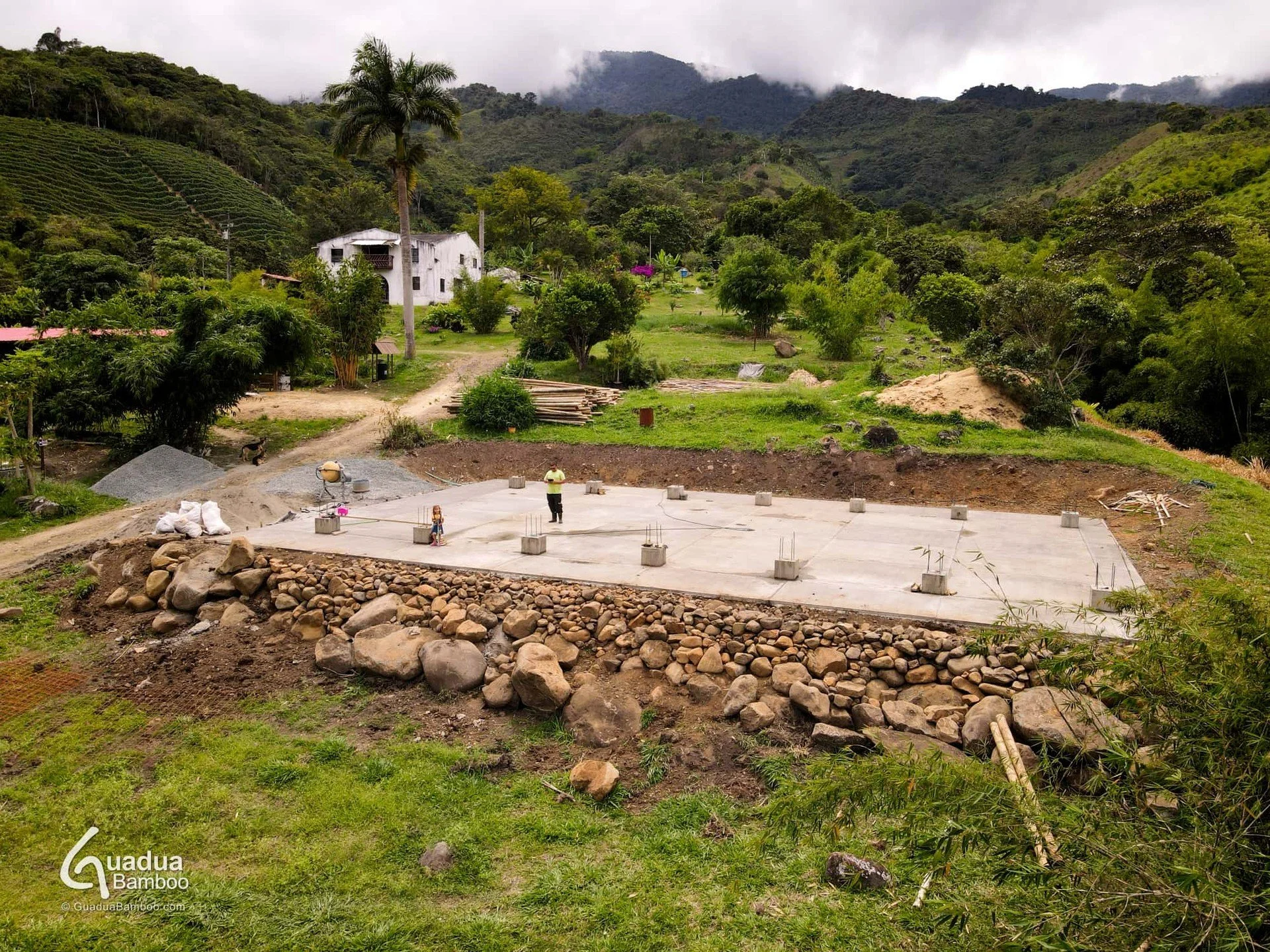 🚧 Something BIG is rising at @haciendaguaduabamboo &hellip; from the ground up! 🛠️
Any guesses what it will be? ⁉️