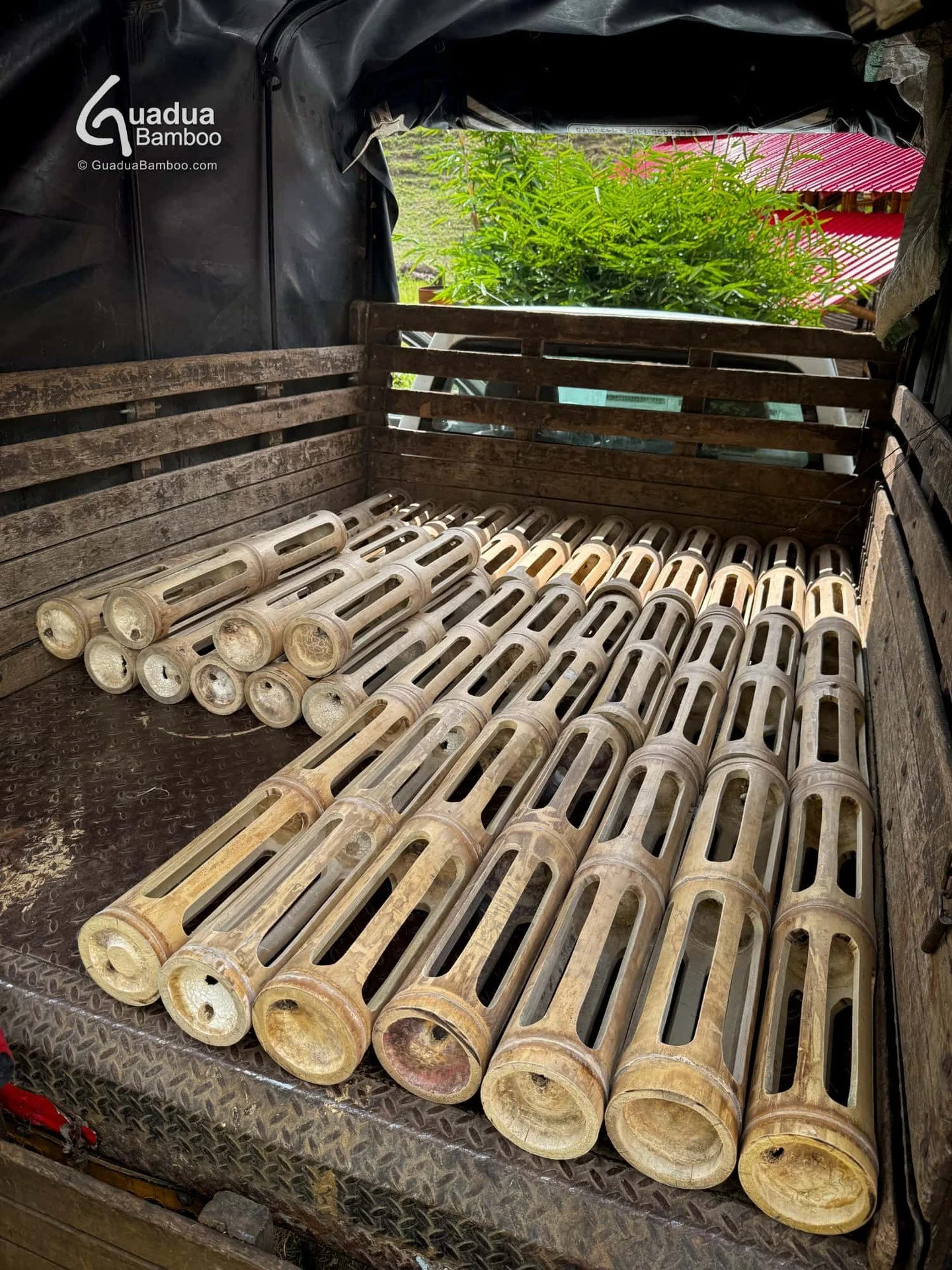💡 Nuevas luces en camino al Zool&oacute;gico de Cali: l&aacute;mparas de guadua a medida, creadas por nuestro equipo de artesanos.
