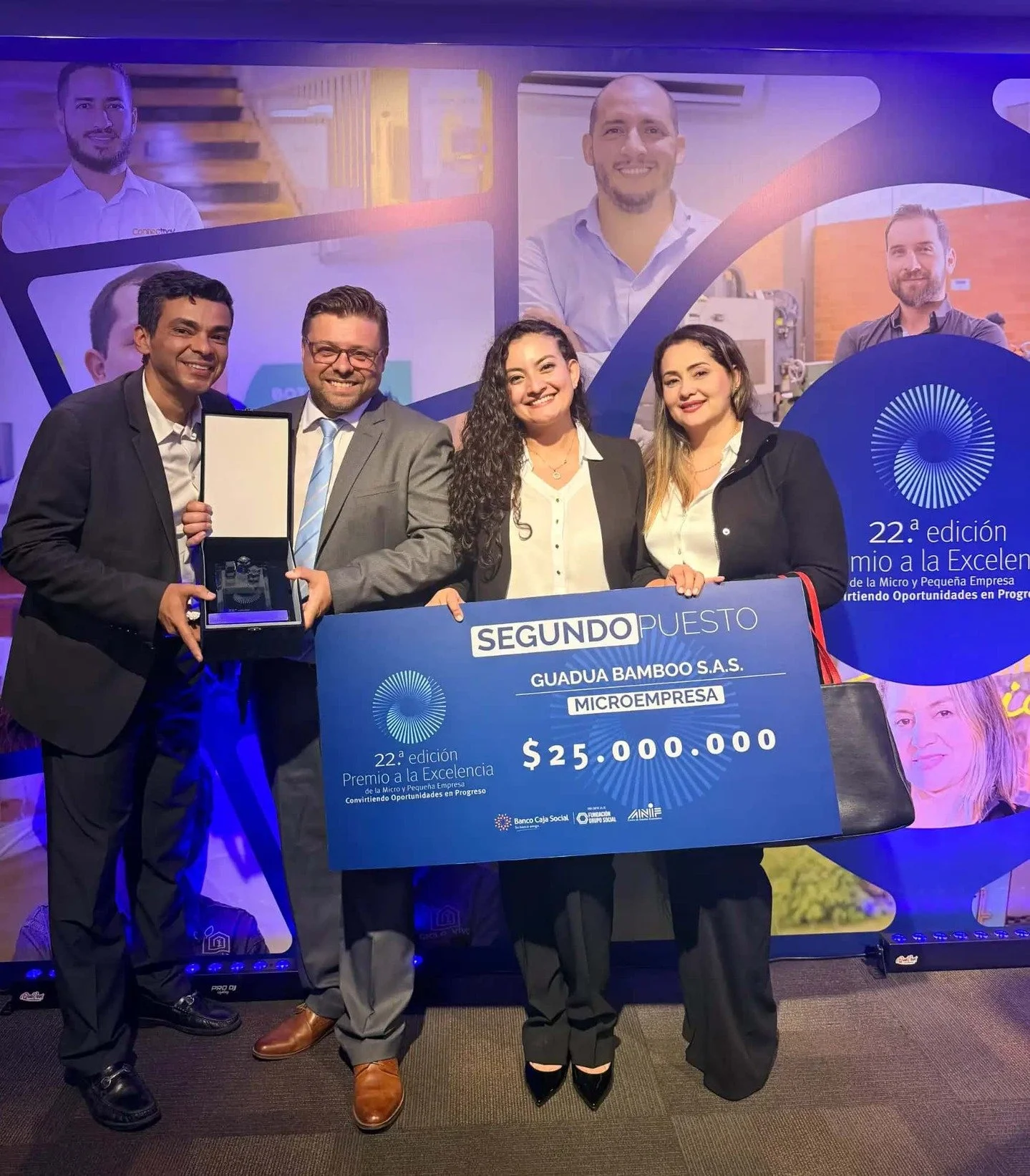 🌿✨ &iexcl;Qu&eacute; noche tan memorable en Bogot&aacute;! Ayer tuvimos el honor de recibir el segundo lugar en la 22&ordf; edici&oacute;n del Premio a la Excelencia 🏆 entre m&aacute;s de 1.300 empresas participantes en toda Colombia. 🇨🇴

Queremo