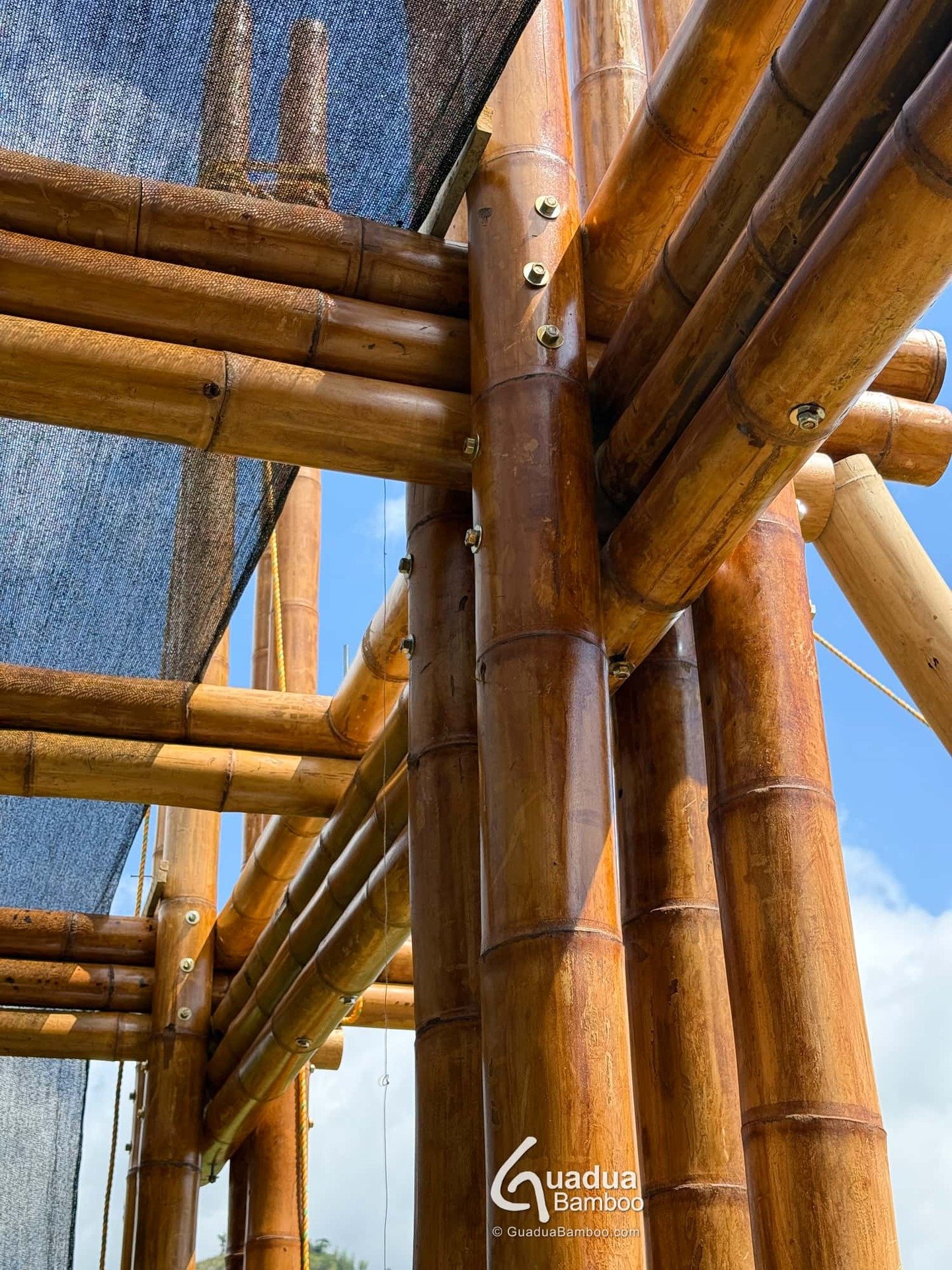 ✨ The Art of Perfect Bamboo Joinery ✨
Every precise joint is the result of knowledge, craftsmanship, and experience, where technique and tradition come together to create durable, functional pieces with real character.

At the same time, this level o