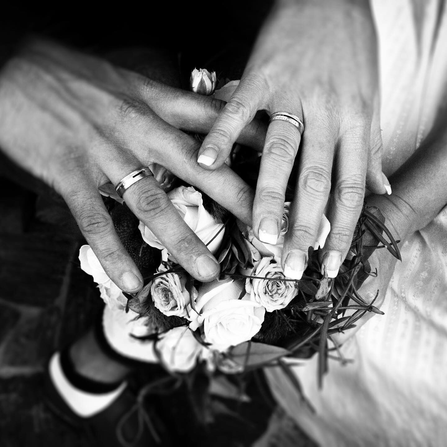 Wo liebend sich zwei Herzen einen, nur eins zu sein in Freud und Leid, da muss des Himmels Sonne scheinen und heiter l&auml;cheln jede Zeit. (Hoffmann von Fallersleben)
⁣

⁣

#weddingphotography #weddingfilms #hochzeitsfilm #hochzeitsfotografie #wedd