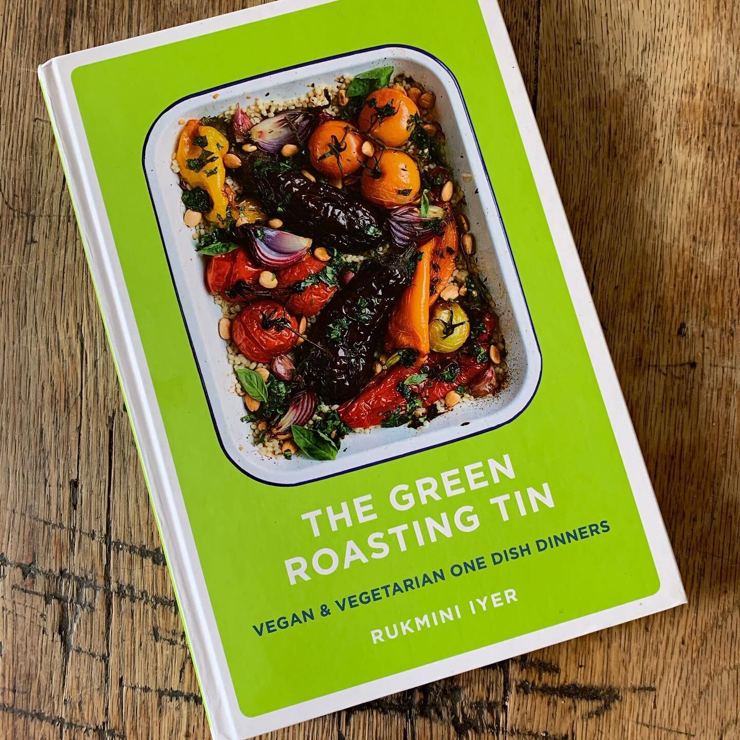 @missminifer where have you been all my #doula life?
She may not be fully aware but her #greenroastingtin book is the perfect solution for a #postnataldoula looking for healthy, tasty meals she can prepare while at the client&rsquo;s home. I just lea