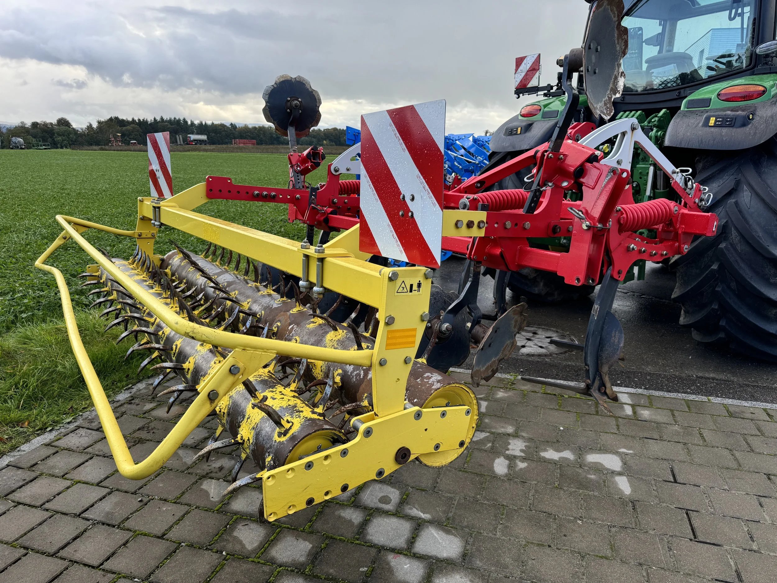 Pöttinger Synkro 3020, Grubber