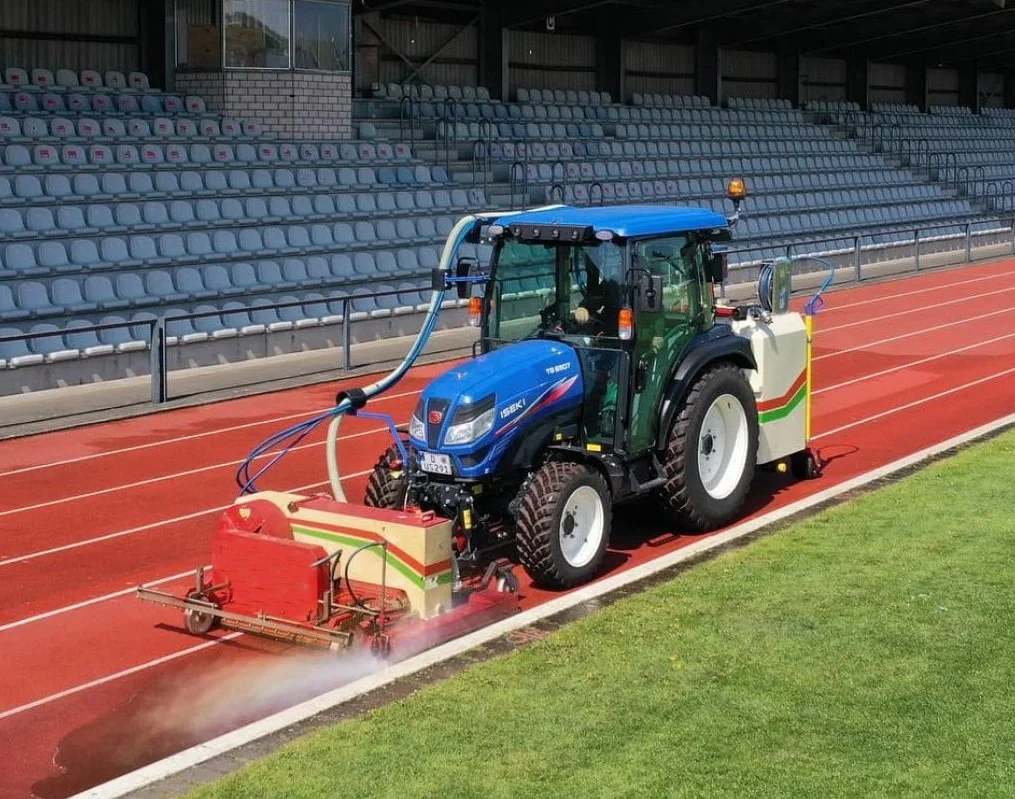 Iseki_TG_6507_Kabine_Sportplatz.jpg