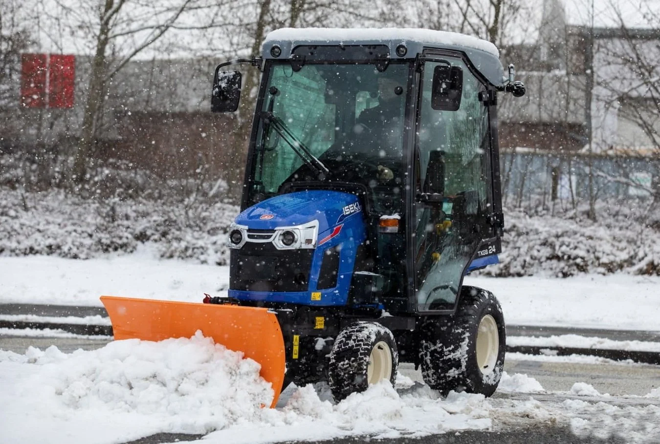 Iseki-TXGS-24-winterdienst-schneepflug.jpg