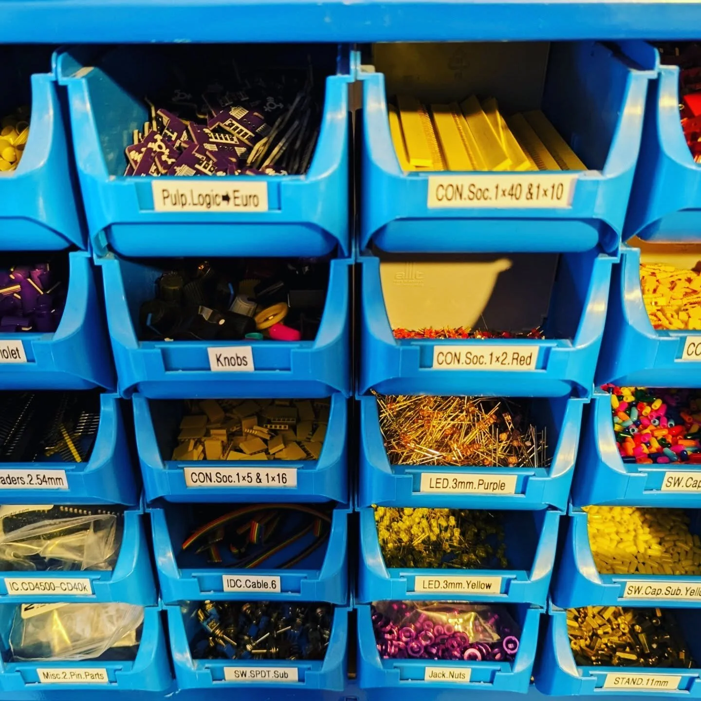 Spent the day organizing the components wall as I will be handling over production to a friend soon while I am on maternity leave.

#electronics
#organisation
#eurorack 
#modularsynth 
#modular