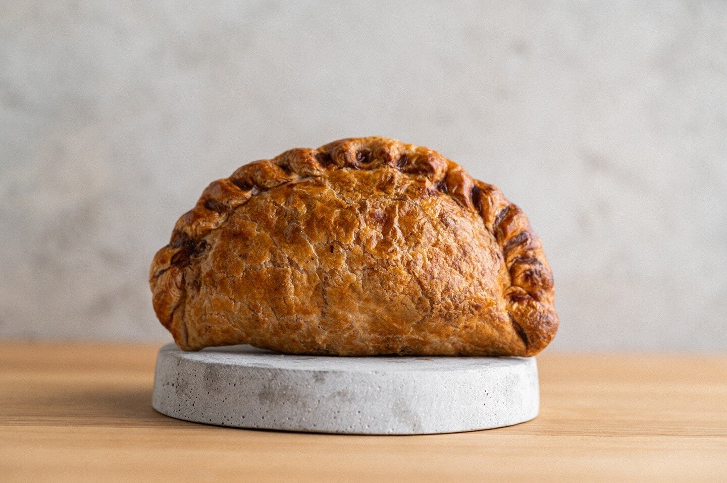 Who's tempted by our tasty steak pasty for a lunchtime treat? ⁠
⁠
Pop on by; we have a wide selection of sweet and savoury treats to choose from, with the option to have them warmed!⁠
⁠
⁠
⁠
⁠
#Risebakestore #Risemarketandbakery #Risebakers #Risebakes